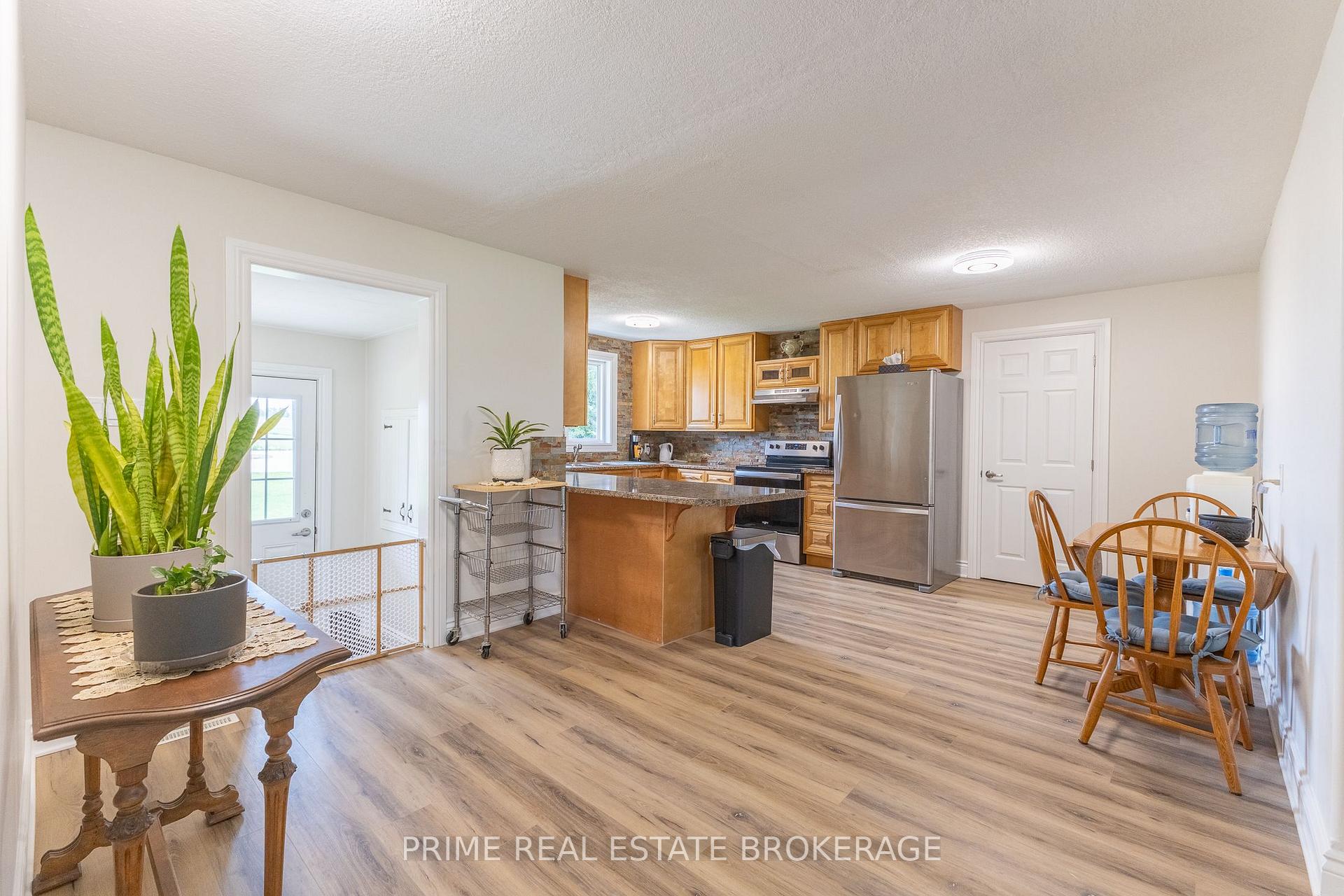 Photo 9 of 34694 Richmond Street, Lucan Biddulph, Rural Lucan Biddulph — HOMEH