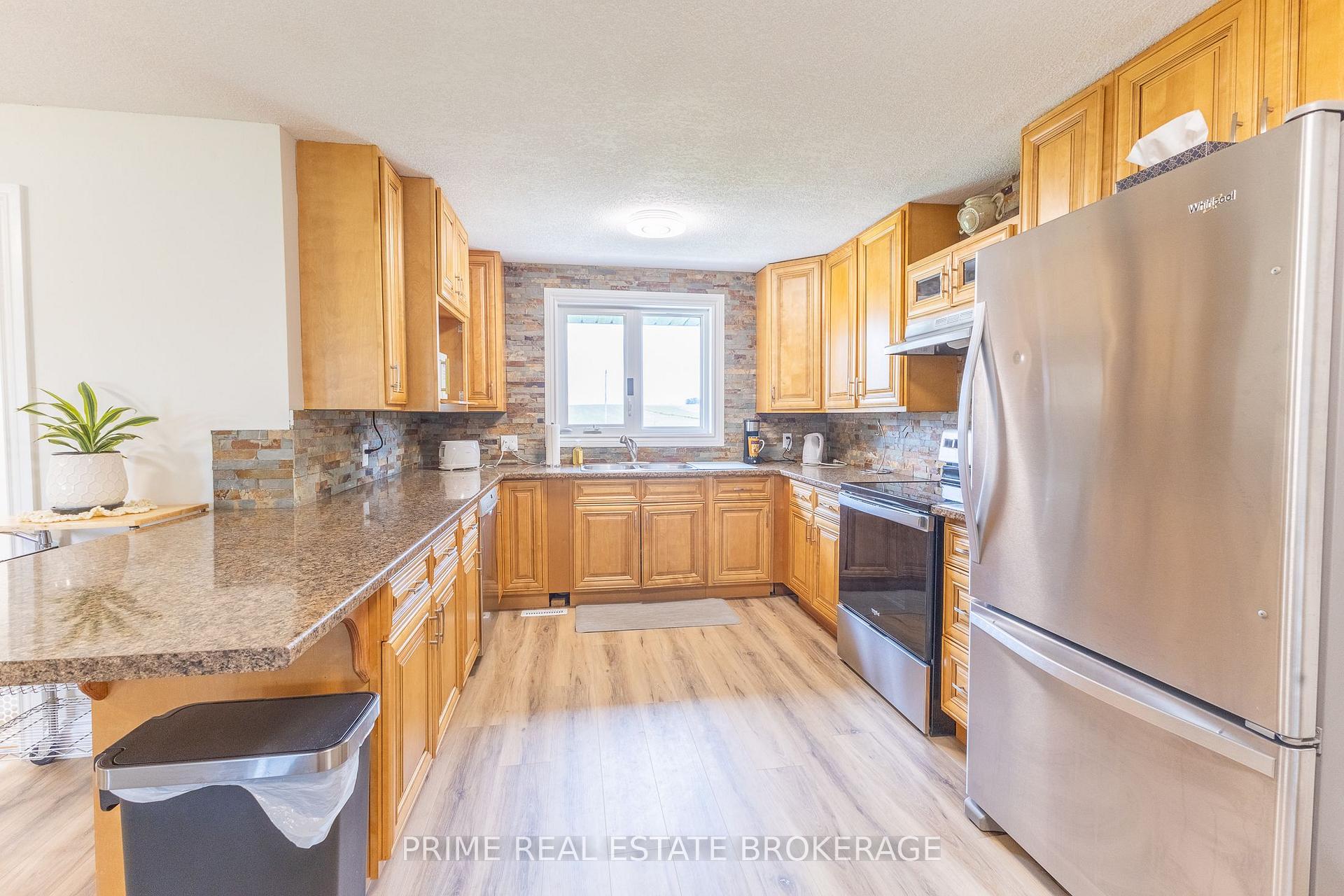 Photo 10 of 34694 Richmond Street, Lucan Biddulph, Rural Lucan Biddulph — HOMEH