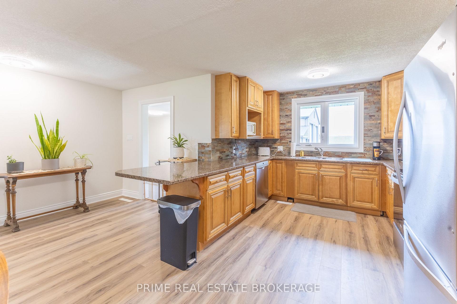 Photo 11 of 34694 Richmond Street, Lucan Biddulph, Rural Lucan Biddulph — HOMEH