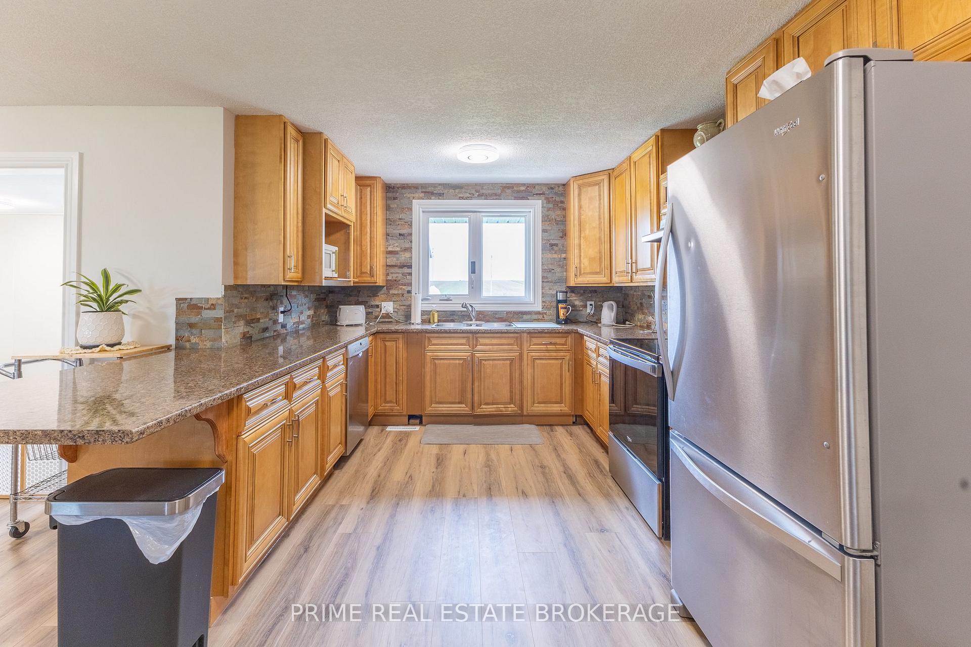Photo 12 of 34694 Richmond Street, Lucan Biddulph, Rural Lucan Biddulph — HOMEH