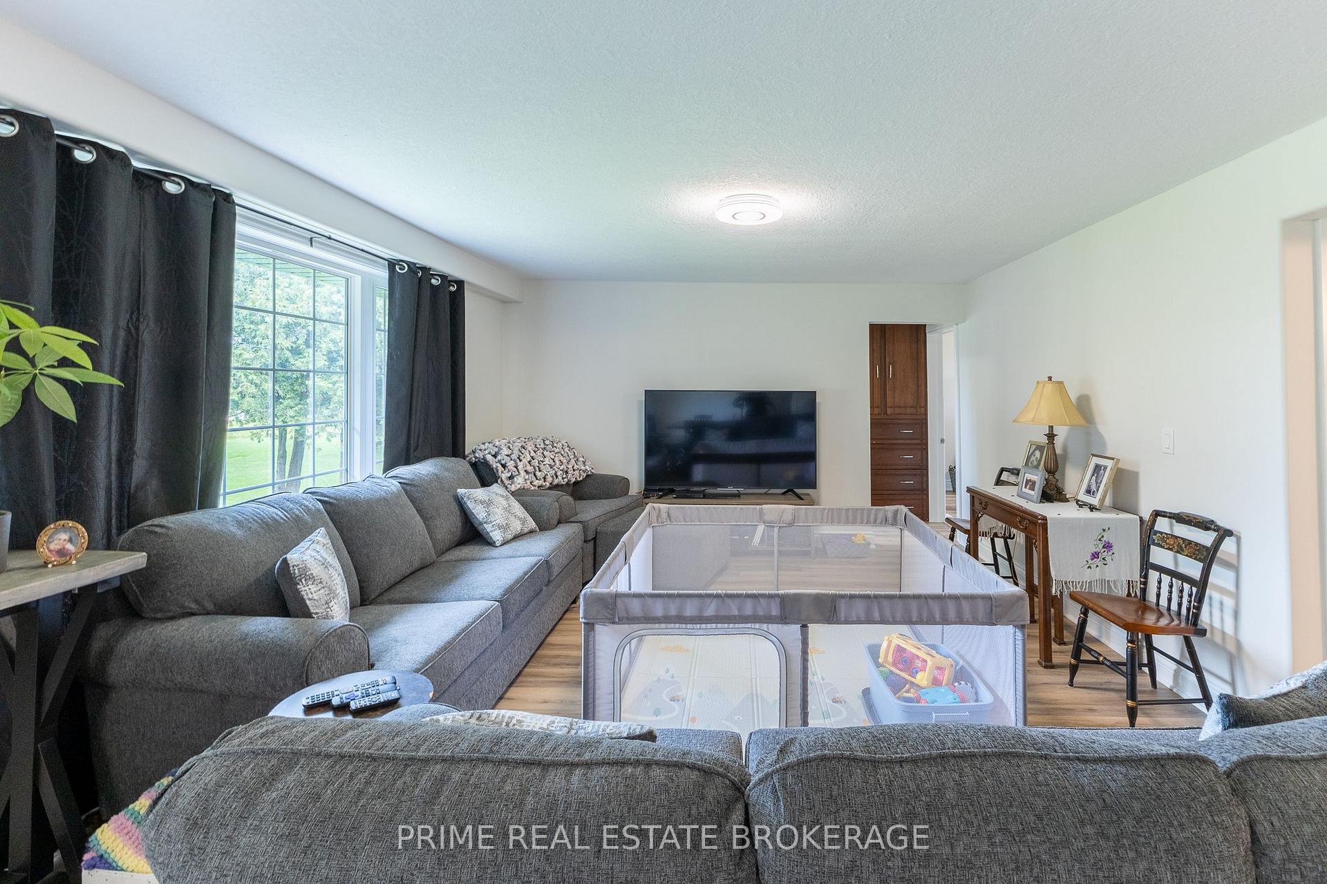 Photo 17 of 34694 Richmond Street, Lucan Biddulph, Rural Lucan Biddulph — HOMEH