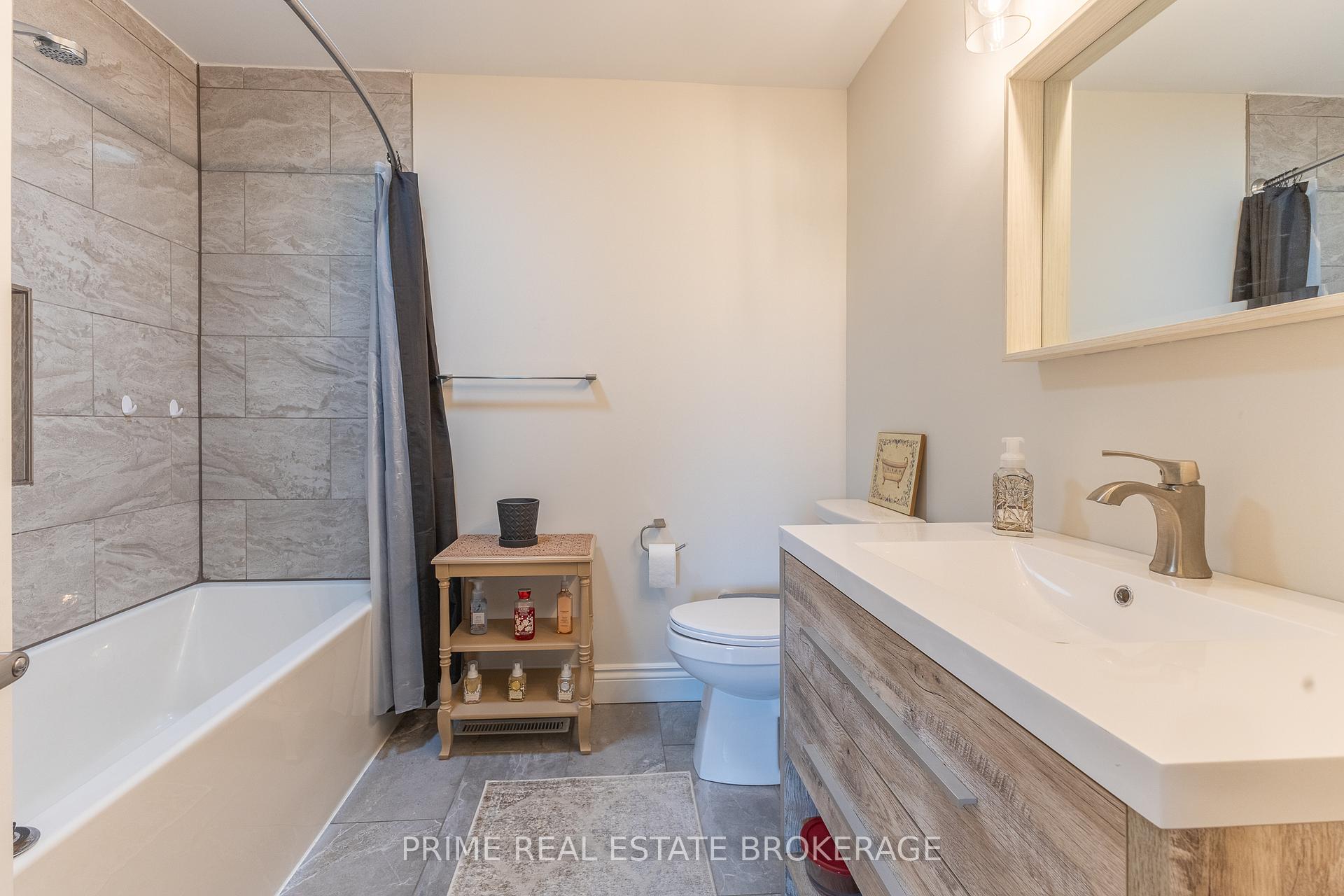 Photo 24 of 34694 Richmond Street, Lucan Biddulph, Rural Lucan Biddulph — HOMEH