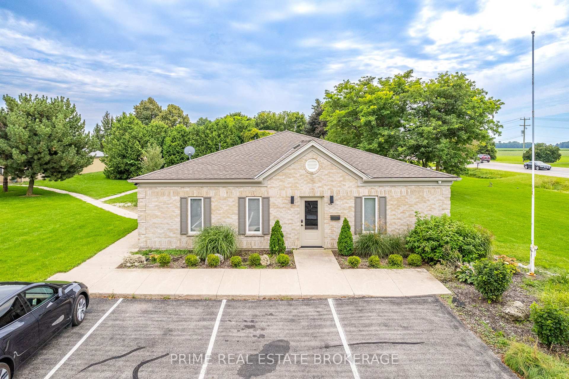 Photo 32 of 34694 Richmond Street, Lucan Biddulph, Rural Lucan Biddulph — HOMEH