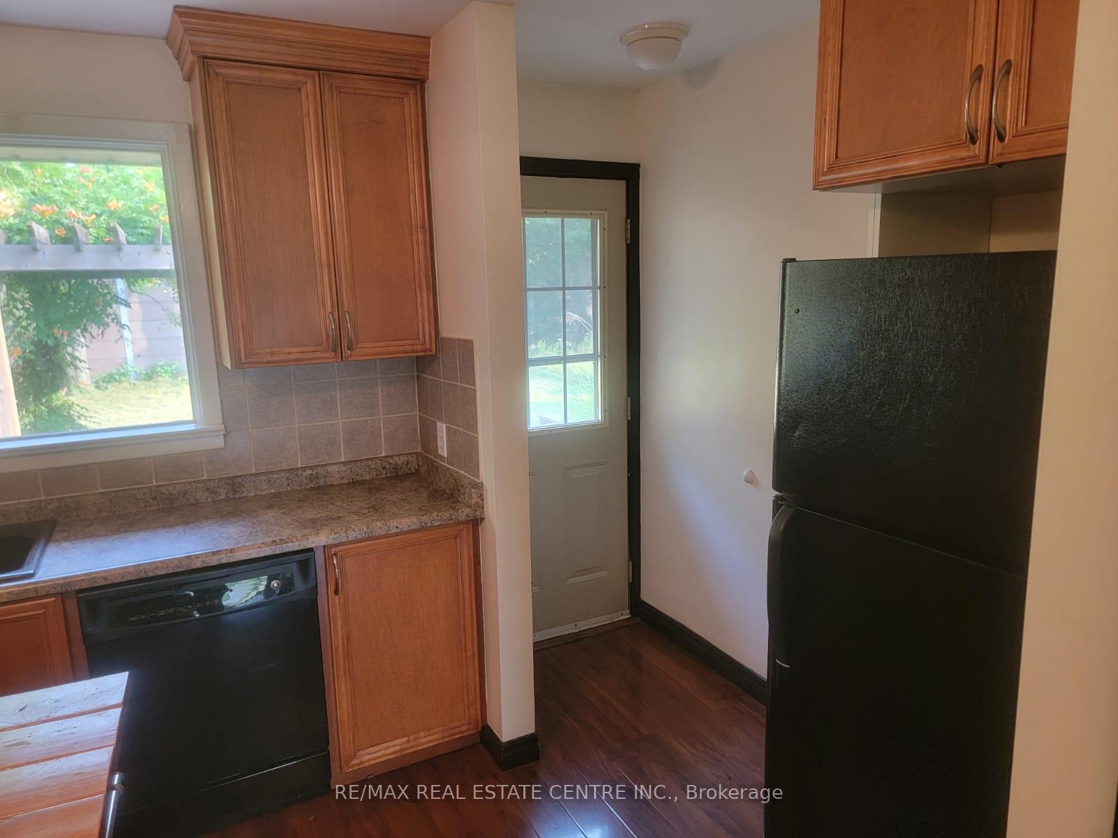 Photo 3 of 38 Hatton Drive, Hamilton, Ancaster — HOMEH