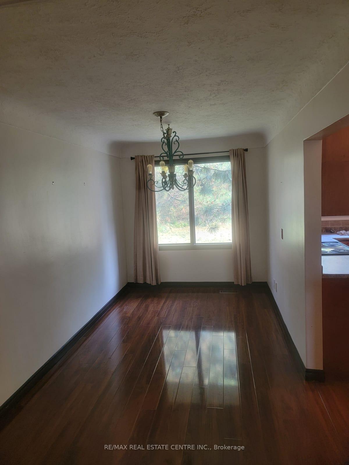Photo 8 of 38 Hatton Drive, Hamilton, Ancaster — HOMEH