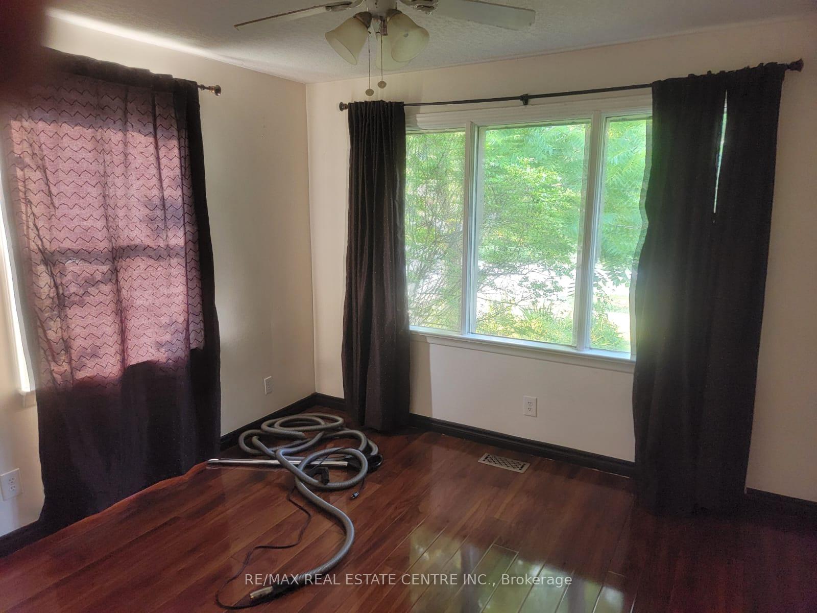 Photo 12 of 38 Hatton Drive, Hamilton, Ancaster — HOMEH