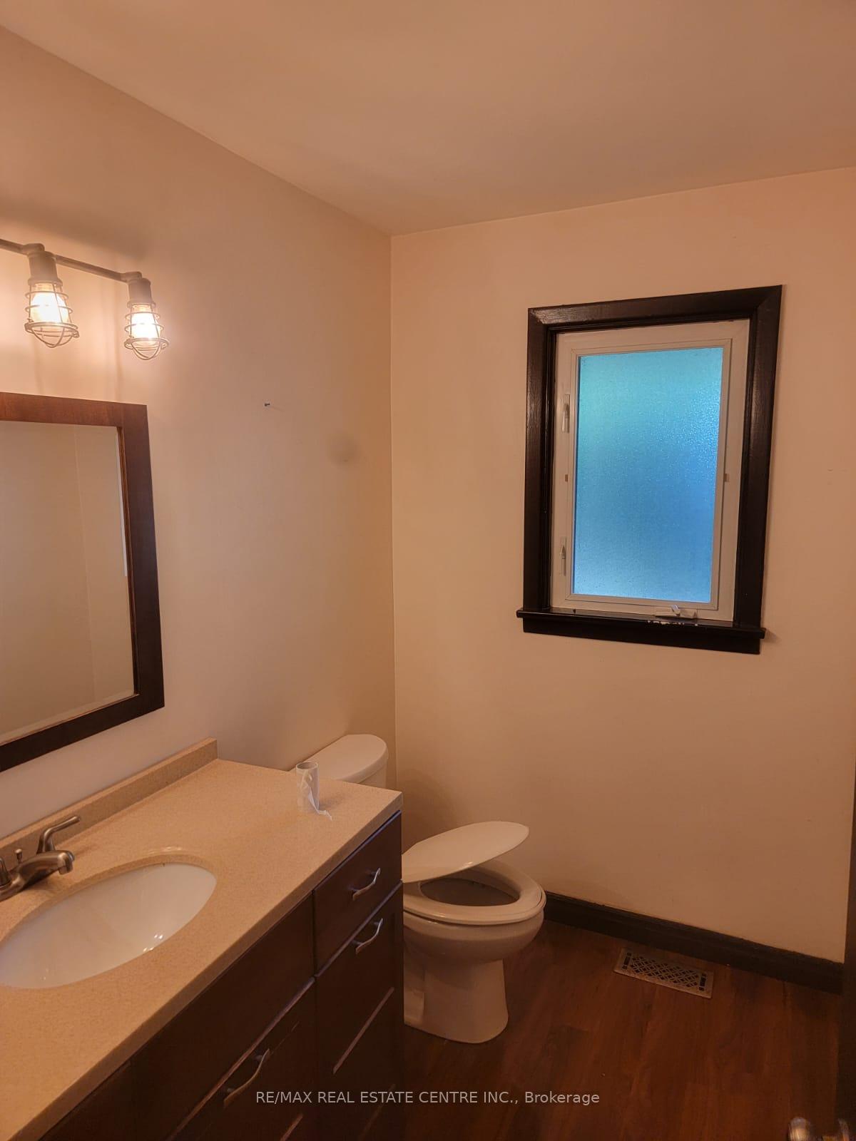 Photo 14 of 38 Hatton Drive, Hamilton, Ancaster — HOMEH