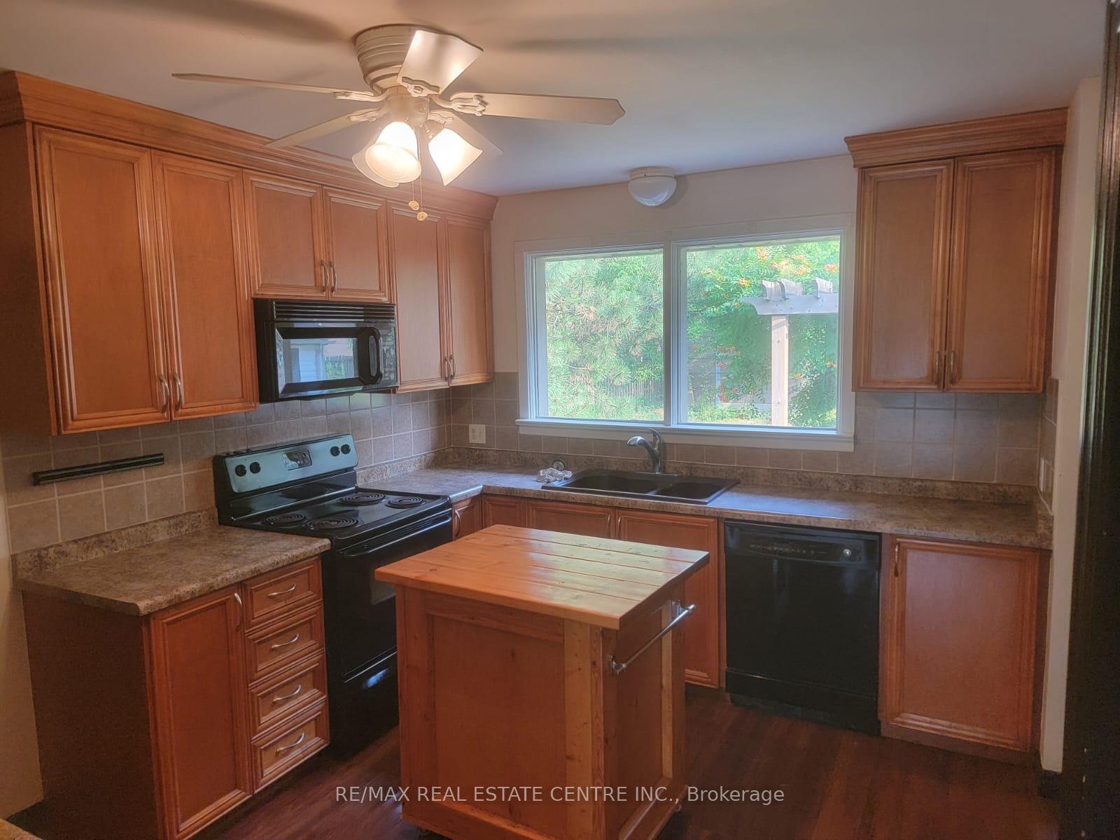 Photo 17 of 38 Hatton Drive, Hamilton, Ancaster — HOMEH