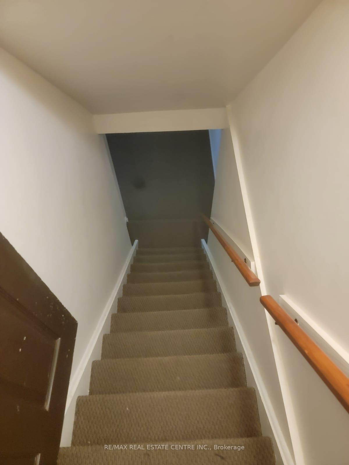 Photo 18 of 38 Hatton Drive, Hamilton, Ancaster — HOMEH