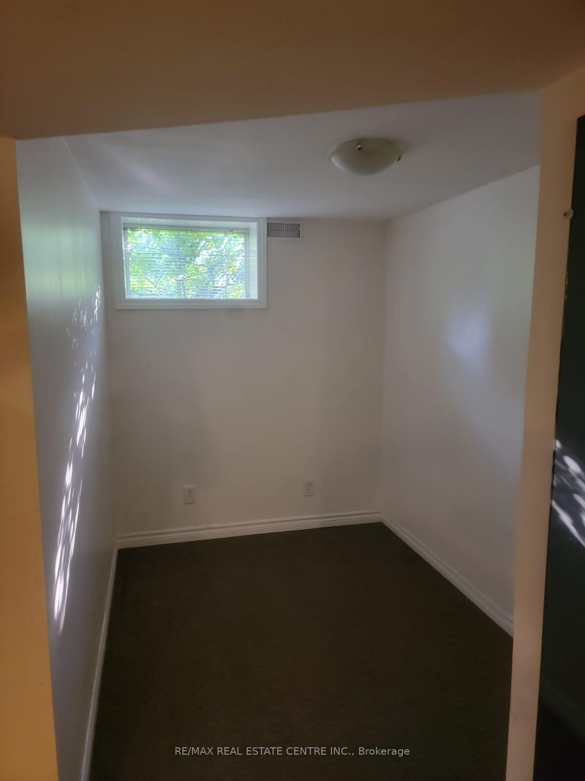Photo 20 of 38 Hatton Drive, Hamilton, Ancaster — HOMEH