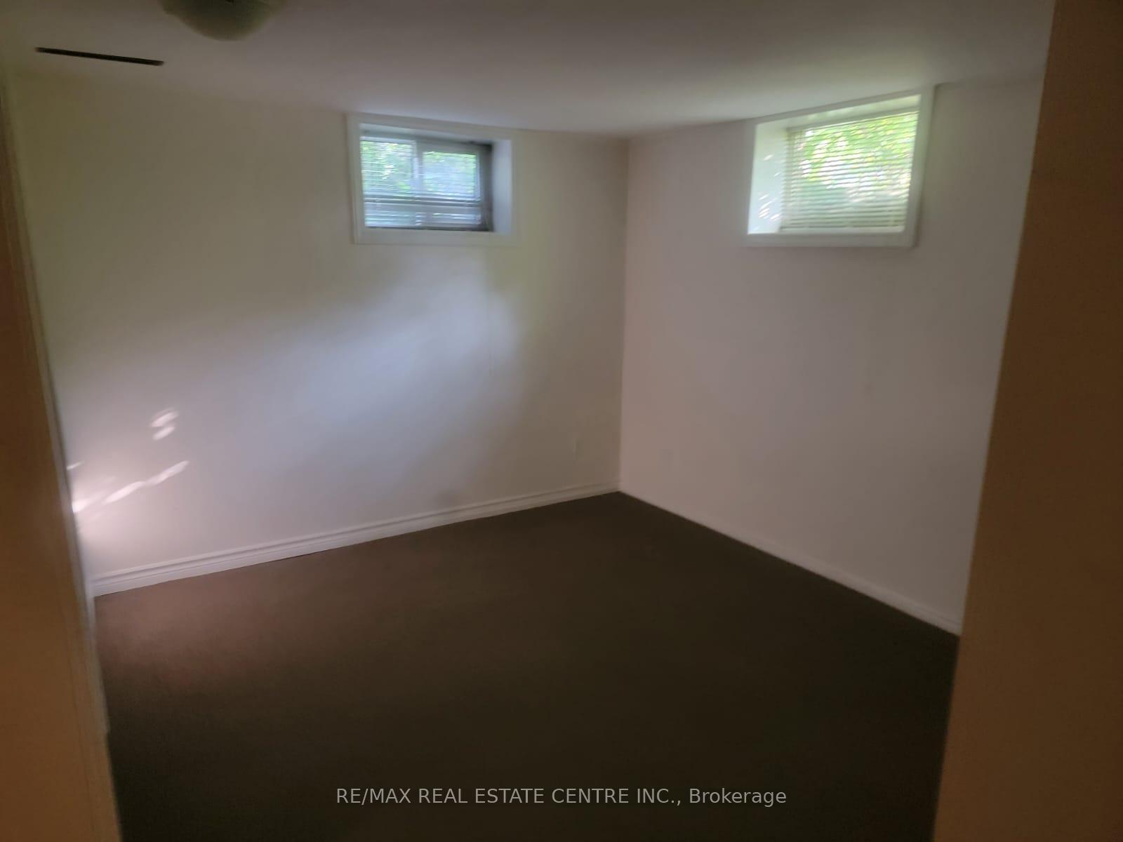 Photo 21 of 38 Hatton Drive, Hamilton, Ancaster — HOMEH