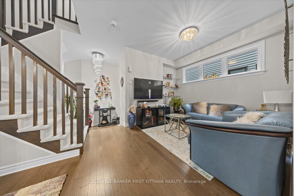 Photo 4 of 66 Palfrey Way, Ottawa, Kanata - Emerald Meadows/Trailwest — HOMEH