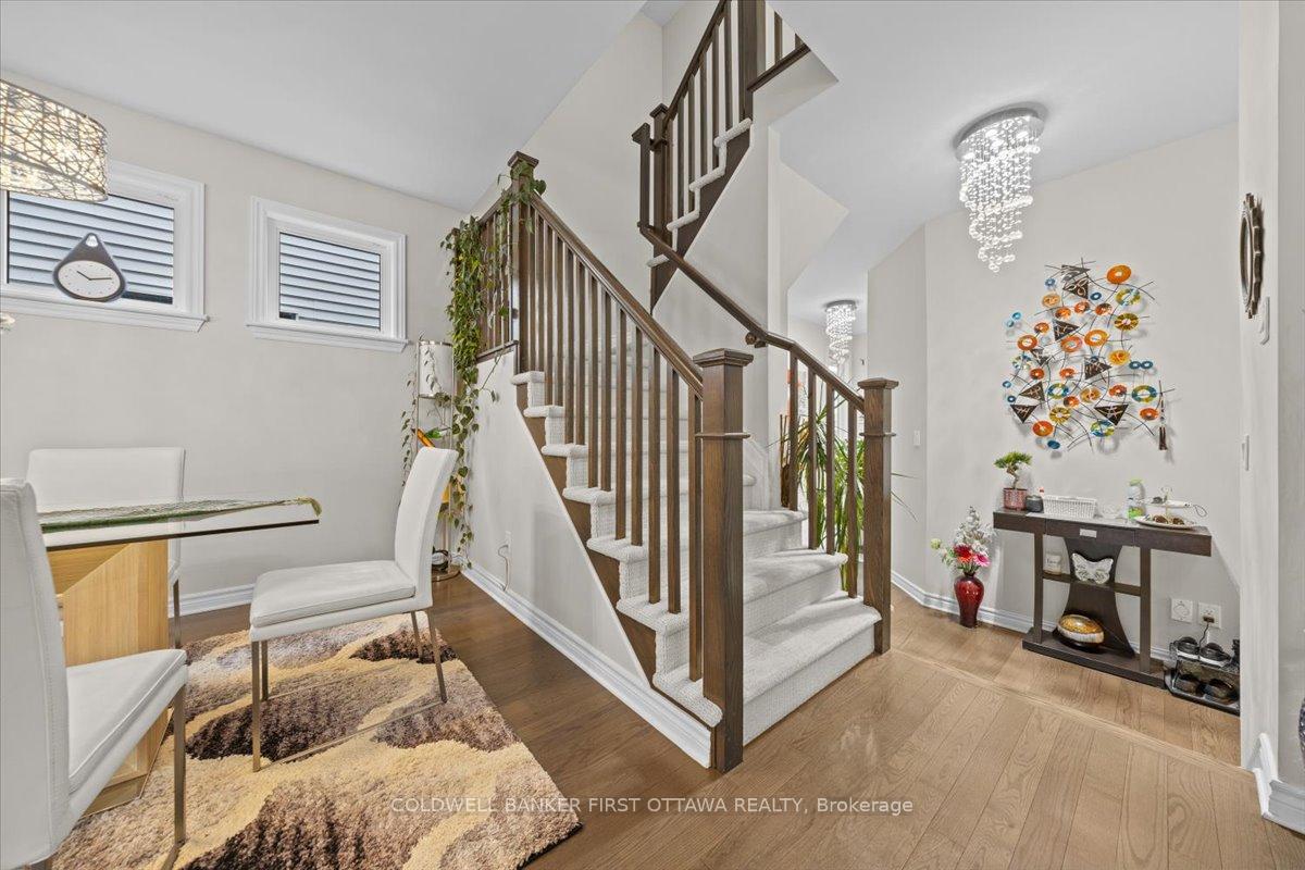 Photo 5 of 66 Palfrey Way, Ottawa, Kanata - Emerald Meadows/Trailwest — HOMEH