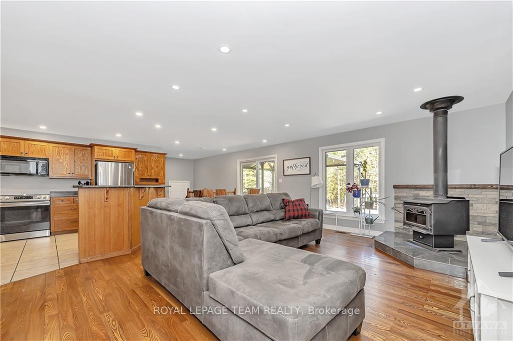 Photo 5 of 556 Mclachlan Road, McNab/Braeside, Mcnab/Braeside Twps — HOMEH
