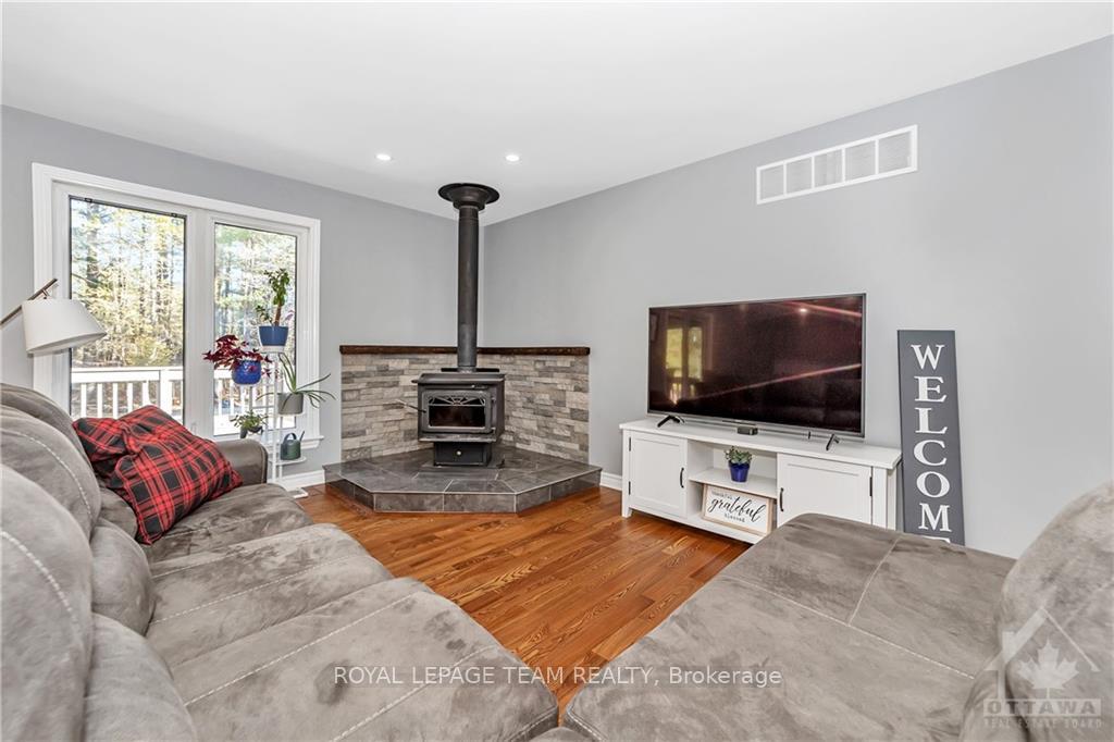 Photo 7 of 556 Mclachlan Road, McNab/Braeside, Mcnab/Braeside Twps — HOMEH
