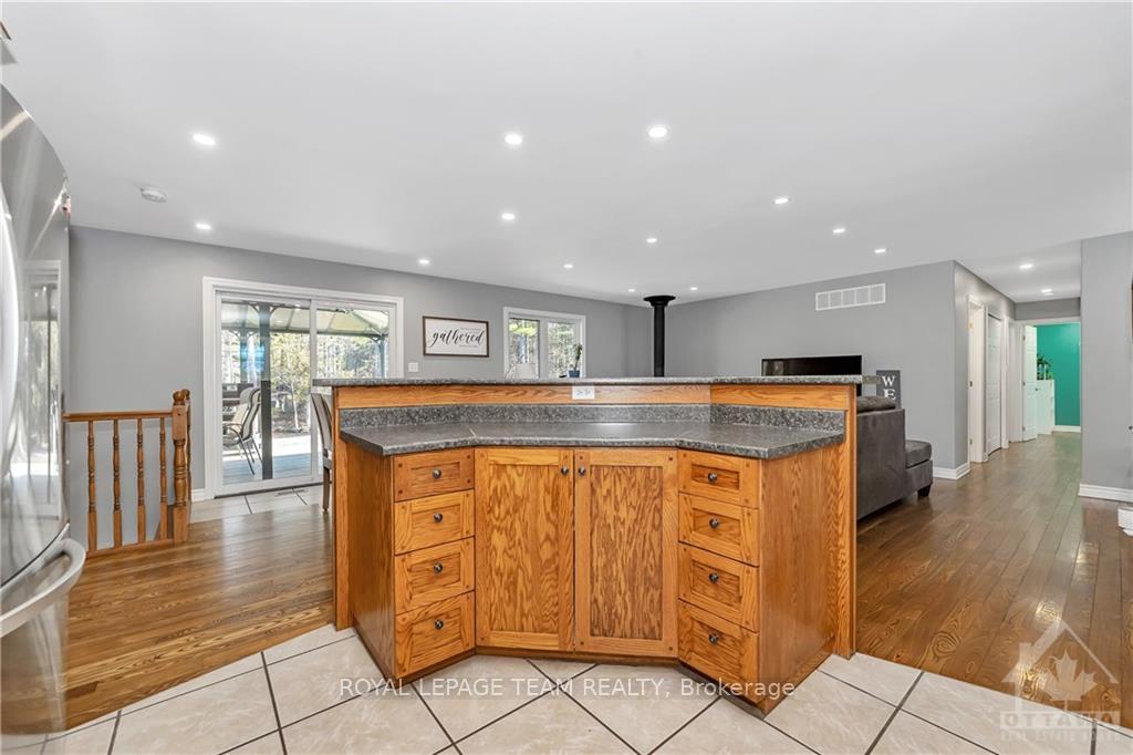 Photo 12 of 556 Mclachlan Road, McNab/Braeside, Mcnab/Braeside Twps — HOMEH