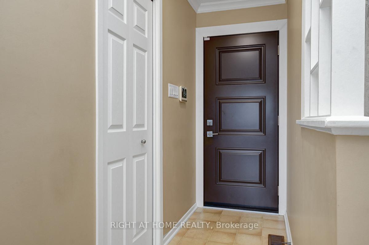 Photo 4 of 18 Courtney Road, Ottawa, Kanata - Glencairn/Hazeldean — HOMEH