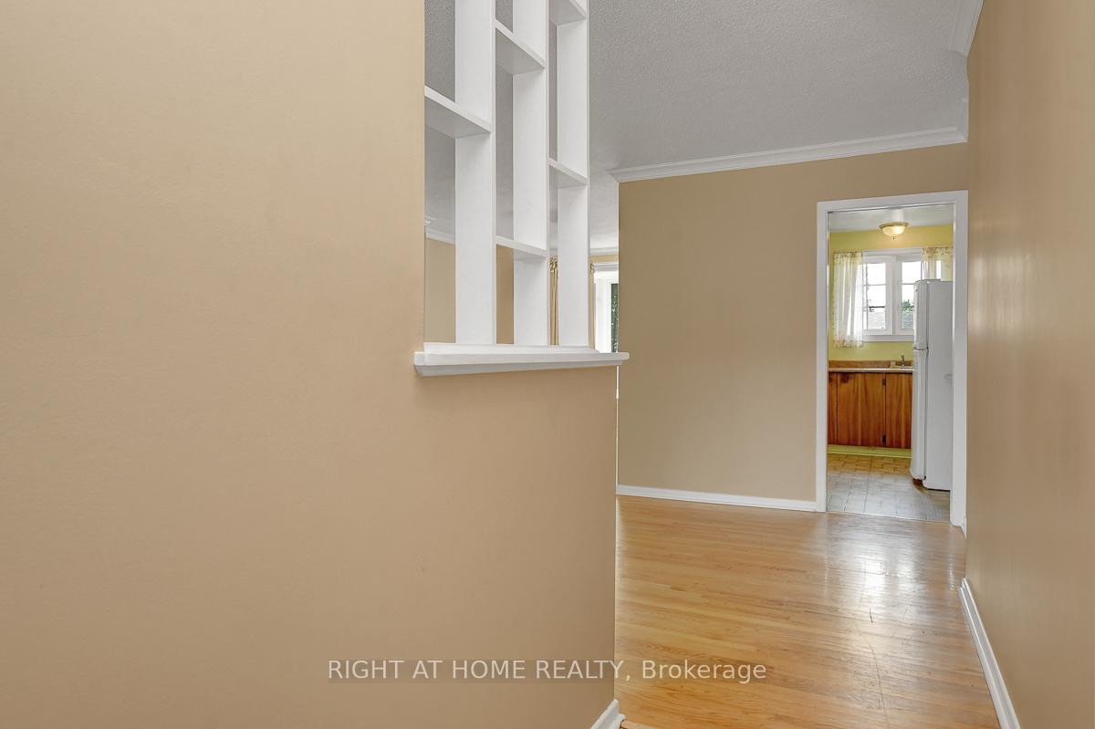 Photo 5 of 18 Courtney Road, Ottawa, Kanata - Glencairn/Hazeldean — HOMEH