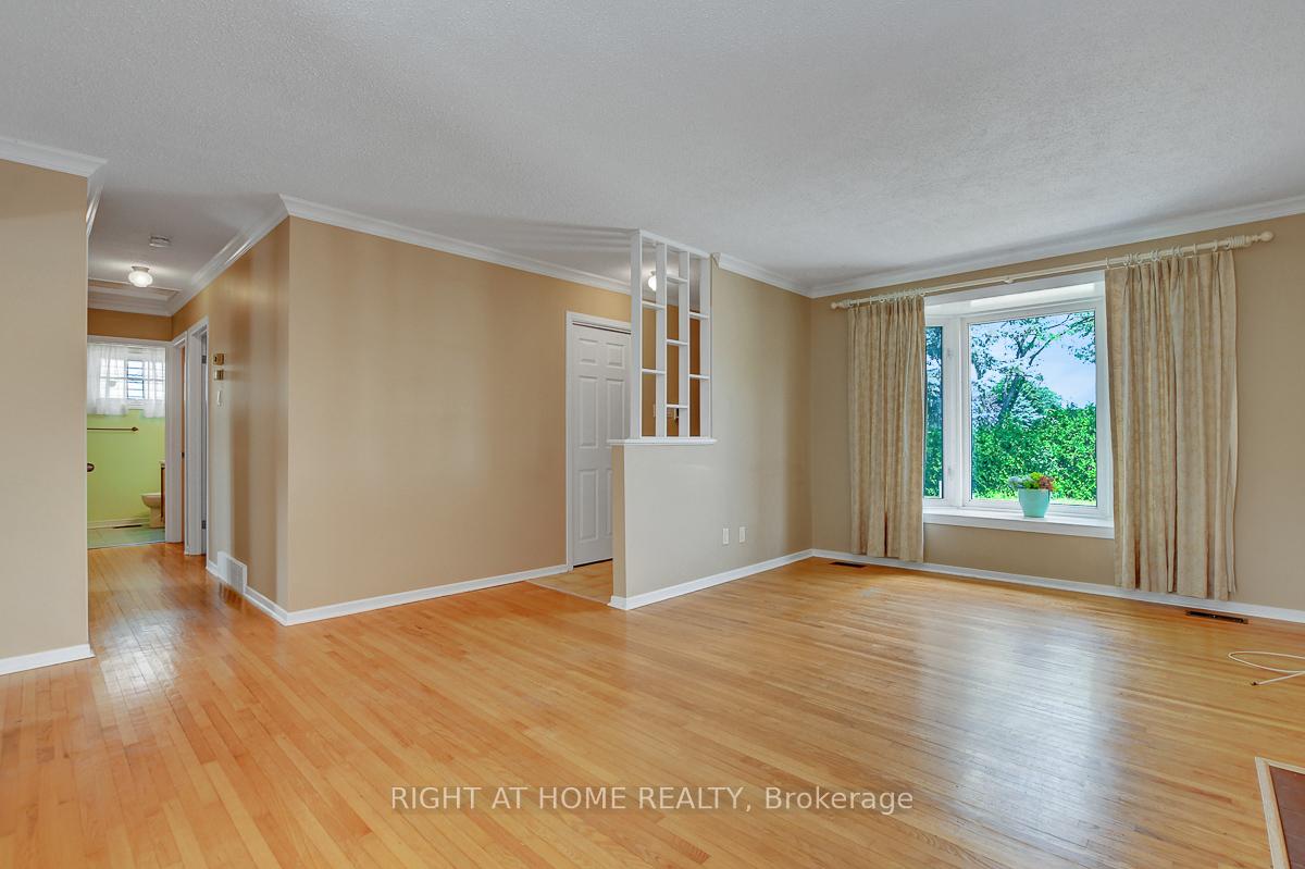 Photo 7 of 18 Courtney Road, Ottawa, Kanata - Glencairn/Hazeldean — HOMEH