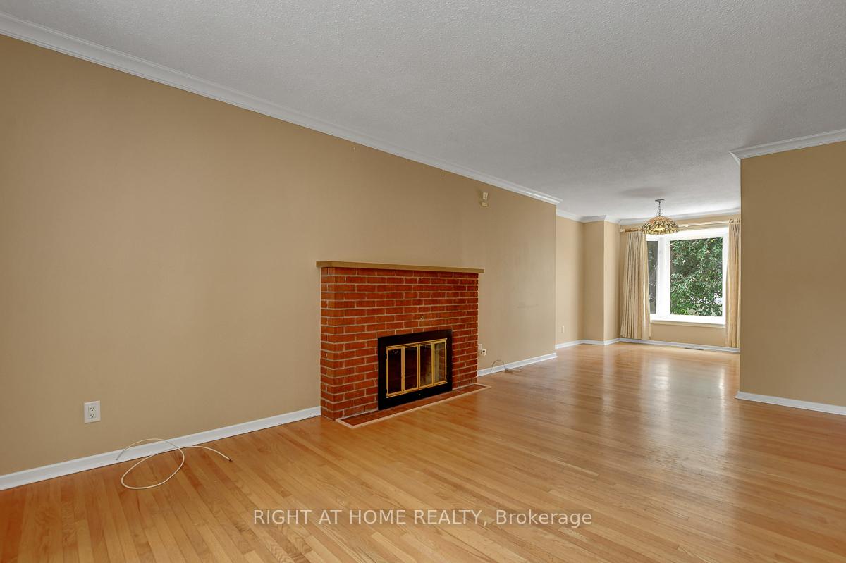 Photo 9 of 18 Courtney Road, Ottawa, Kanata - Glencairn/Hazeldean — HOMEH