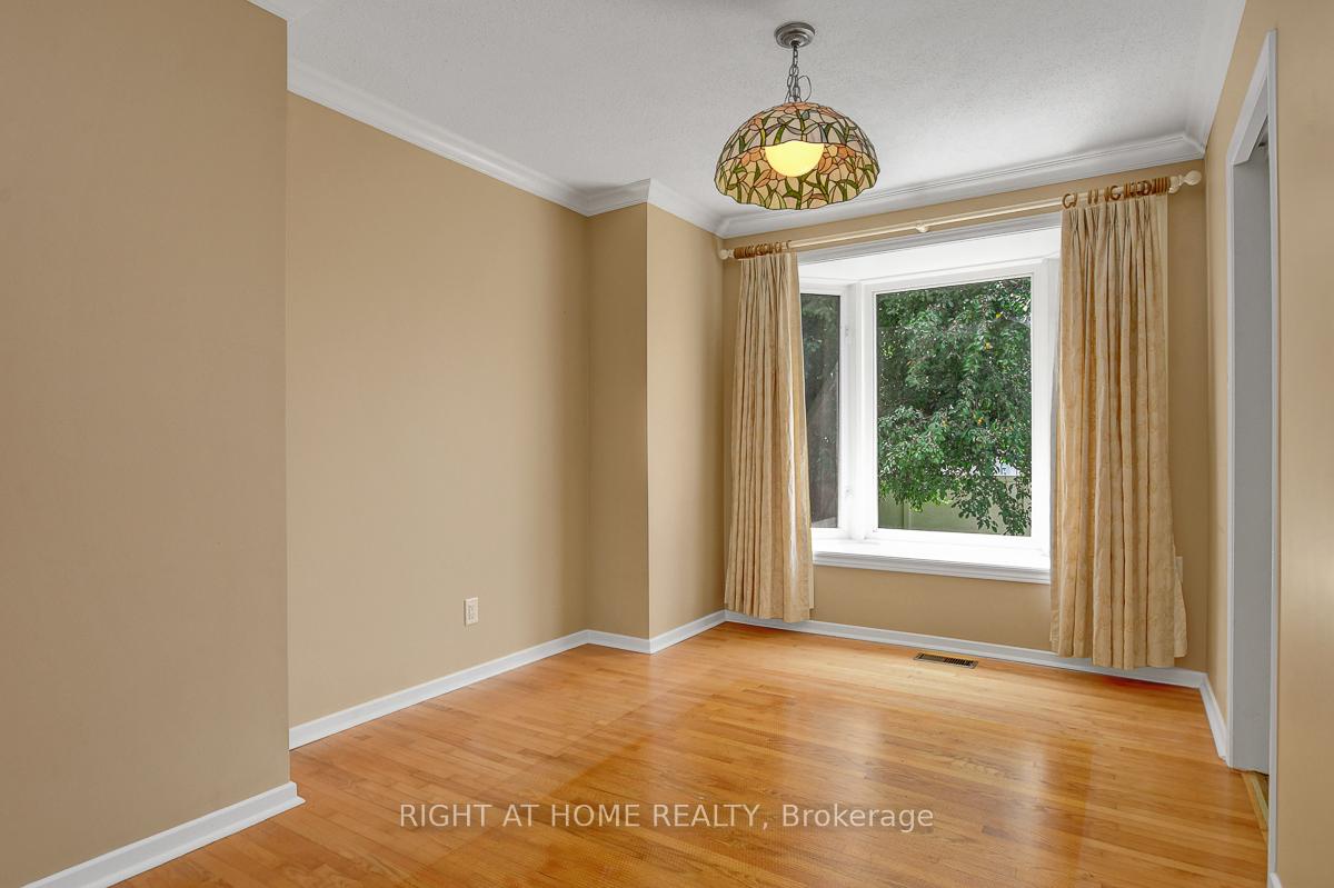 Photo 10 of 18 Courtney Road, Ottawa, Kanata - Glencairn/Hazeldean — HOMEH