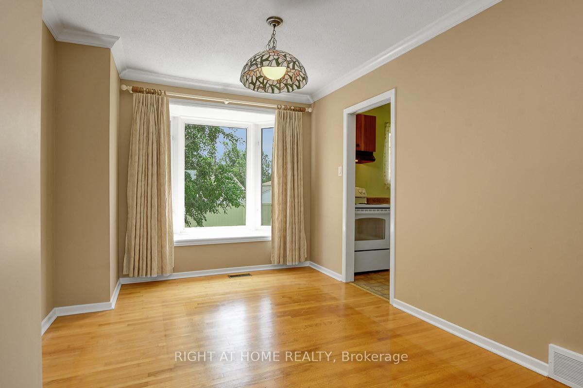 Photo 11 of 18 Courtney Road, Ottawa, Kanata - Glencairn/Hazeldean — HOMEH