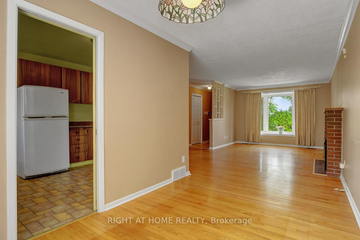 Photo 12 of 18 Courtney Road, Ottawa, Kanata - Glencairn/Hazeldean — HOMEH