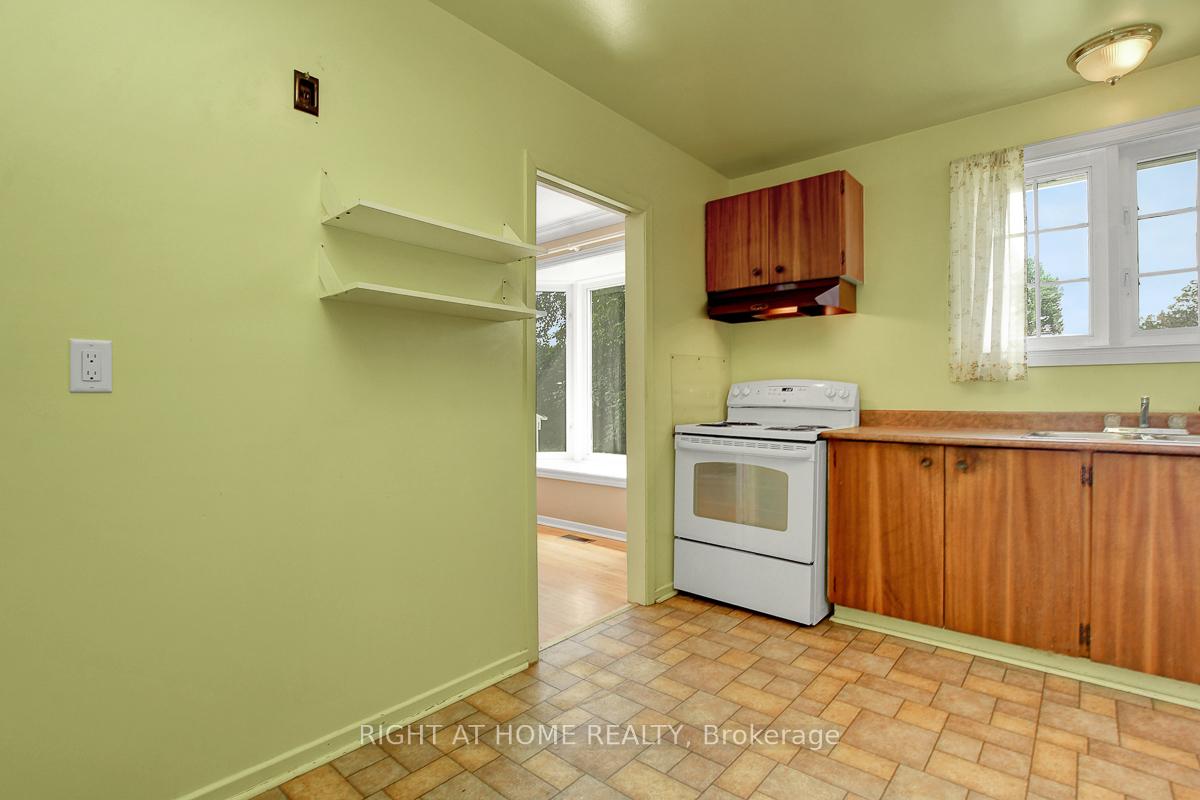 Photo 15 of 18 Courtney Road, Ottawa, Kanata - Glencairn/Hazeldean — HOMEH