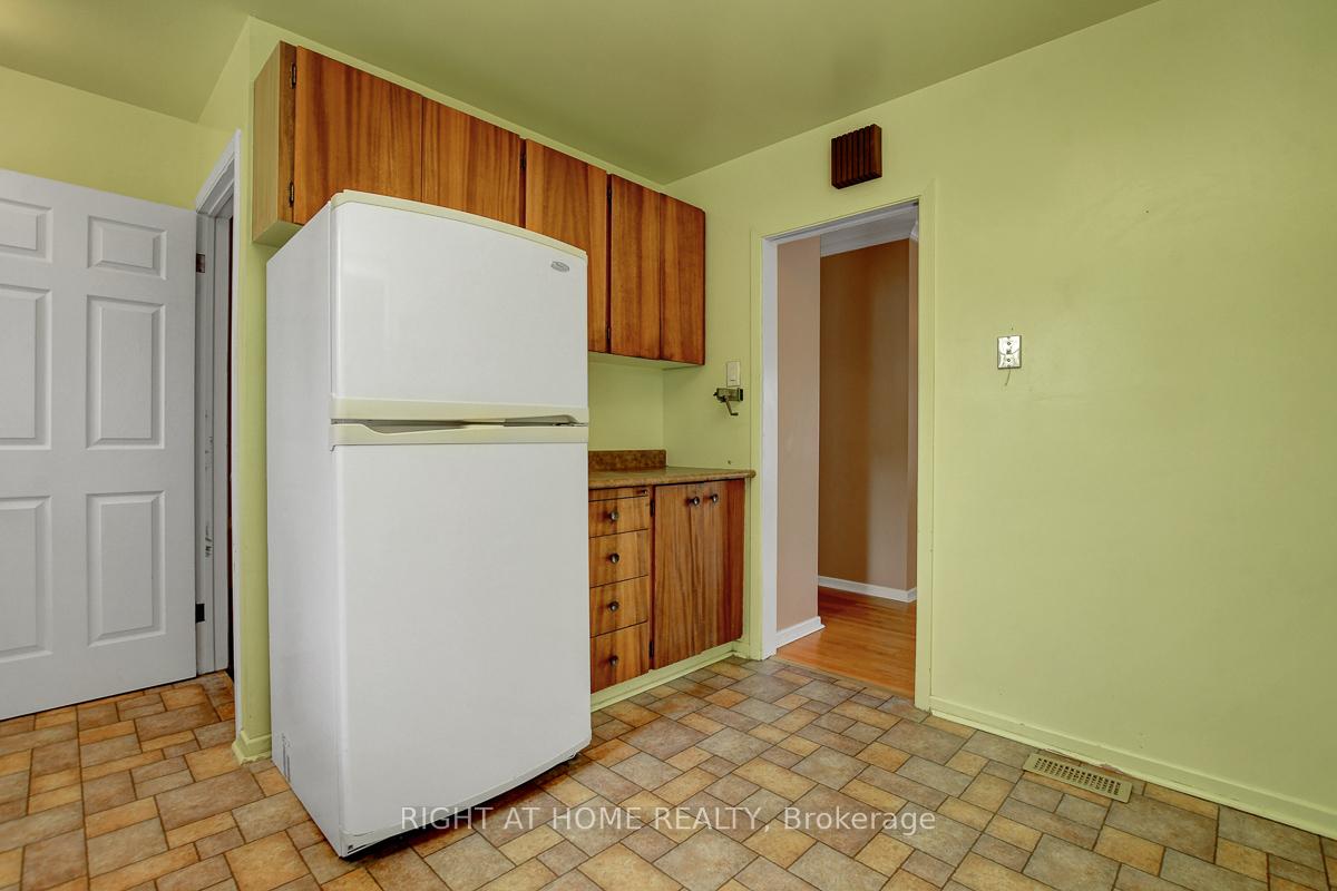 Photo 16 of 18 Courtney Road, Ottawa, Kanata - Glencairn/Hazeldean — HOMEH