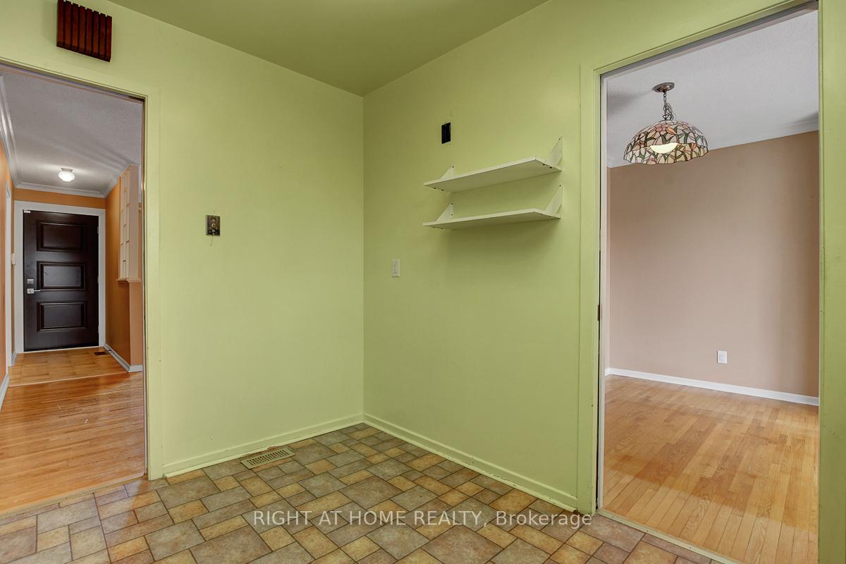 Photo 17 of 18 Courtney Road, Ottawa, Kanata - Glencairn/Hazeldean — HOMEH