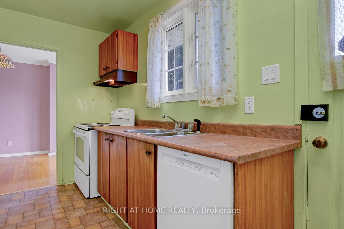 Photo 18 of 18 Courtney Road, Ottawa, Kanata - Glencairn/Hazeldean — HOMEH