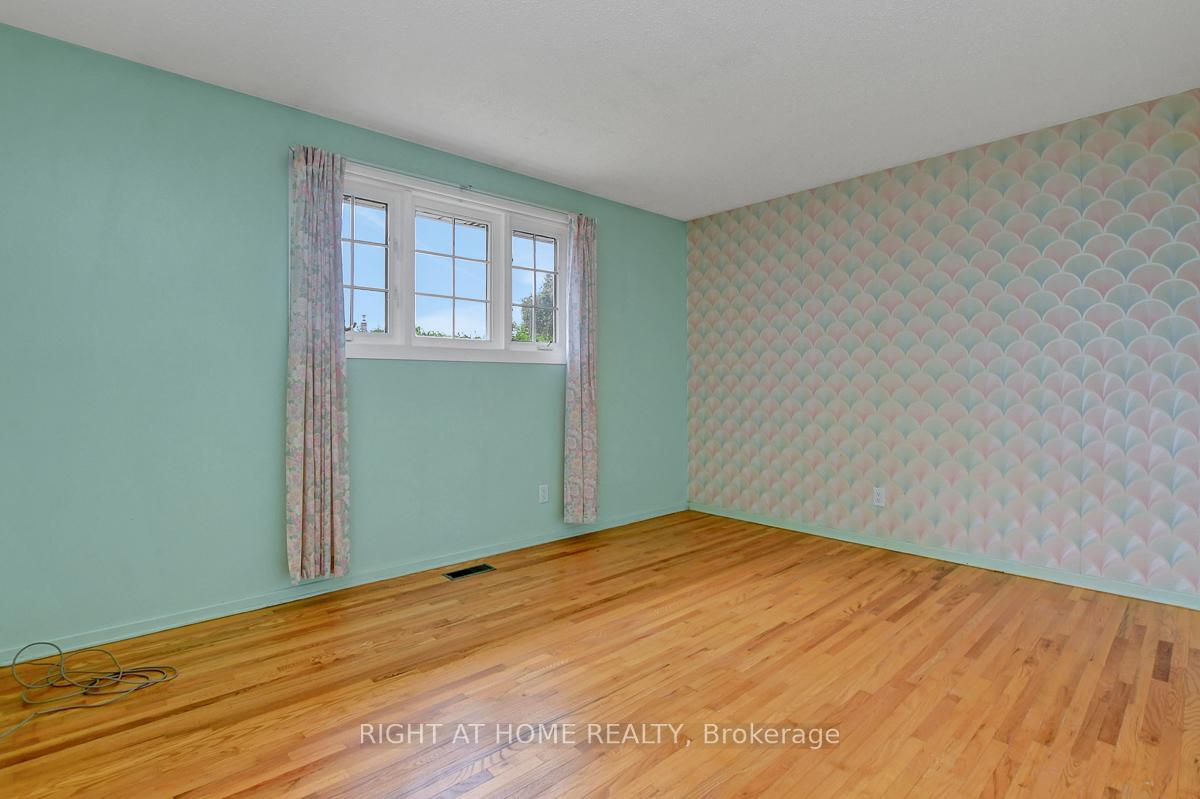Photo 19 of 18 Courtney Road, Ottawa, Kanata - Glencairn/Hazeldean — HOMEH