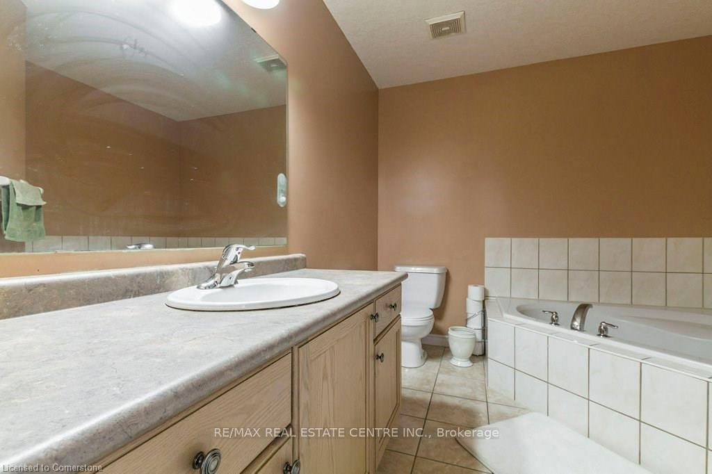 Photo 5 of 193 Huck Crescent, Kitchener — HOMEH