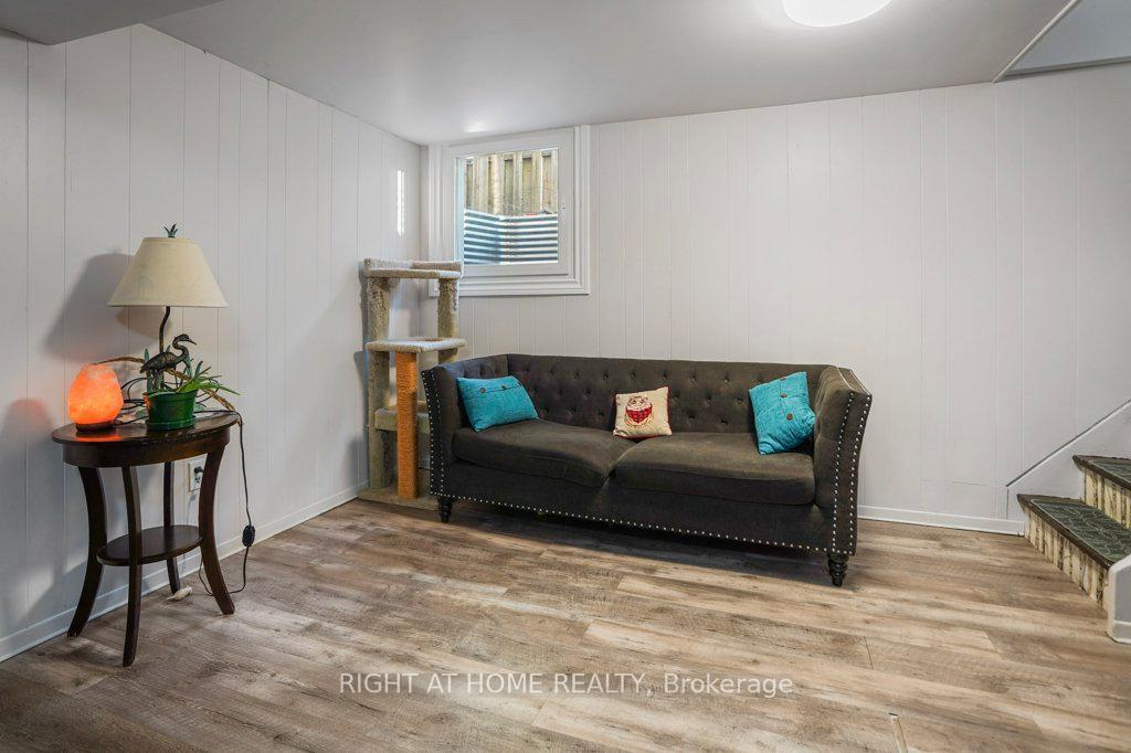 Photo 19 of 146 Greendale Crescent, Kitchener — HOMEH