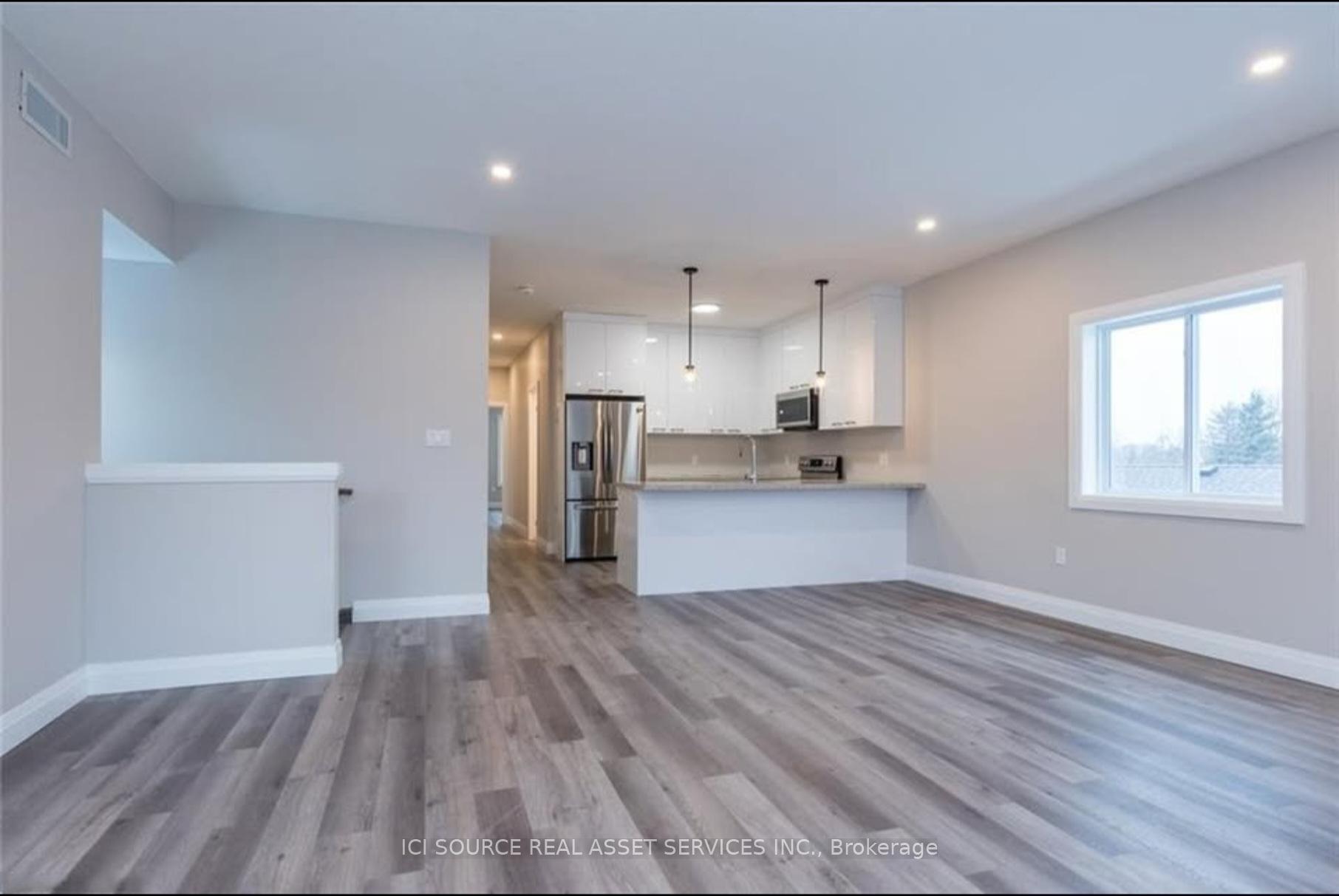 Photo 3 of Unit B, 104 Fifth Avenue, Kitchener — HOMEH