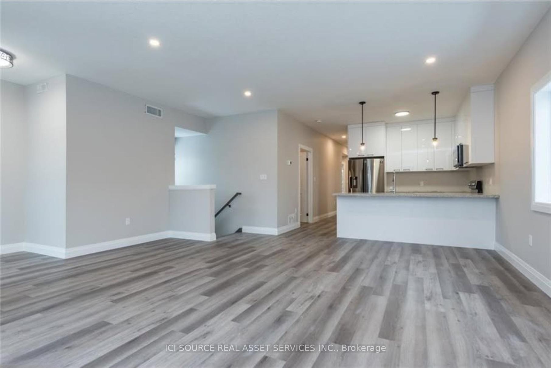 Photo 4 of Unit B, 104 Fifth Avenue, Kitchener — HOMEH