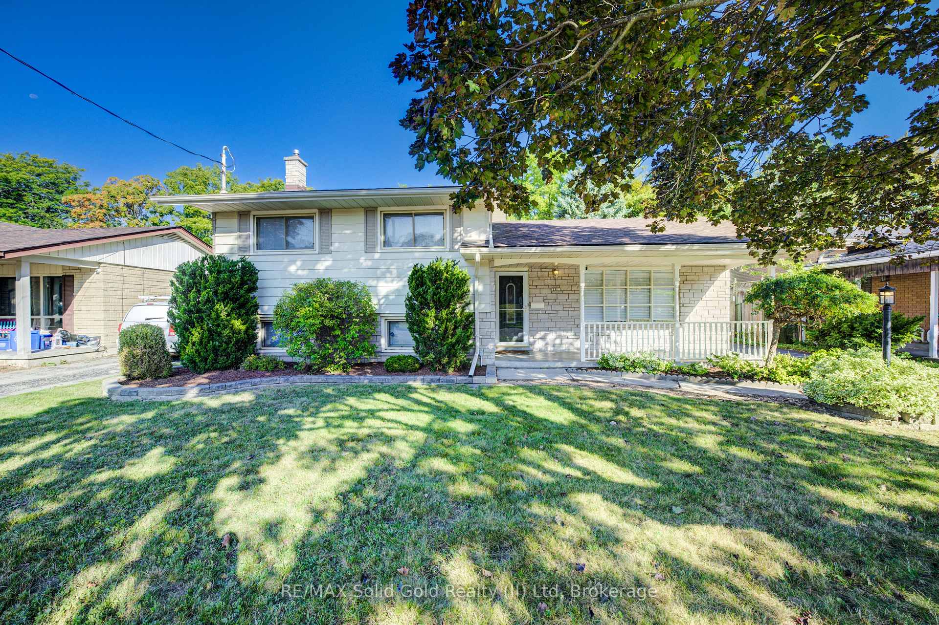 Photo 2 of 211 Village Road, Kitchener — HOMEH