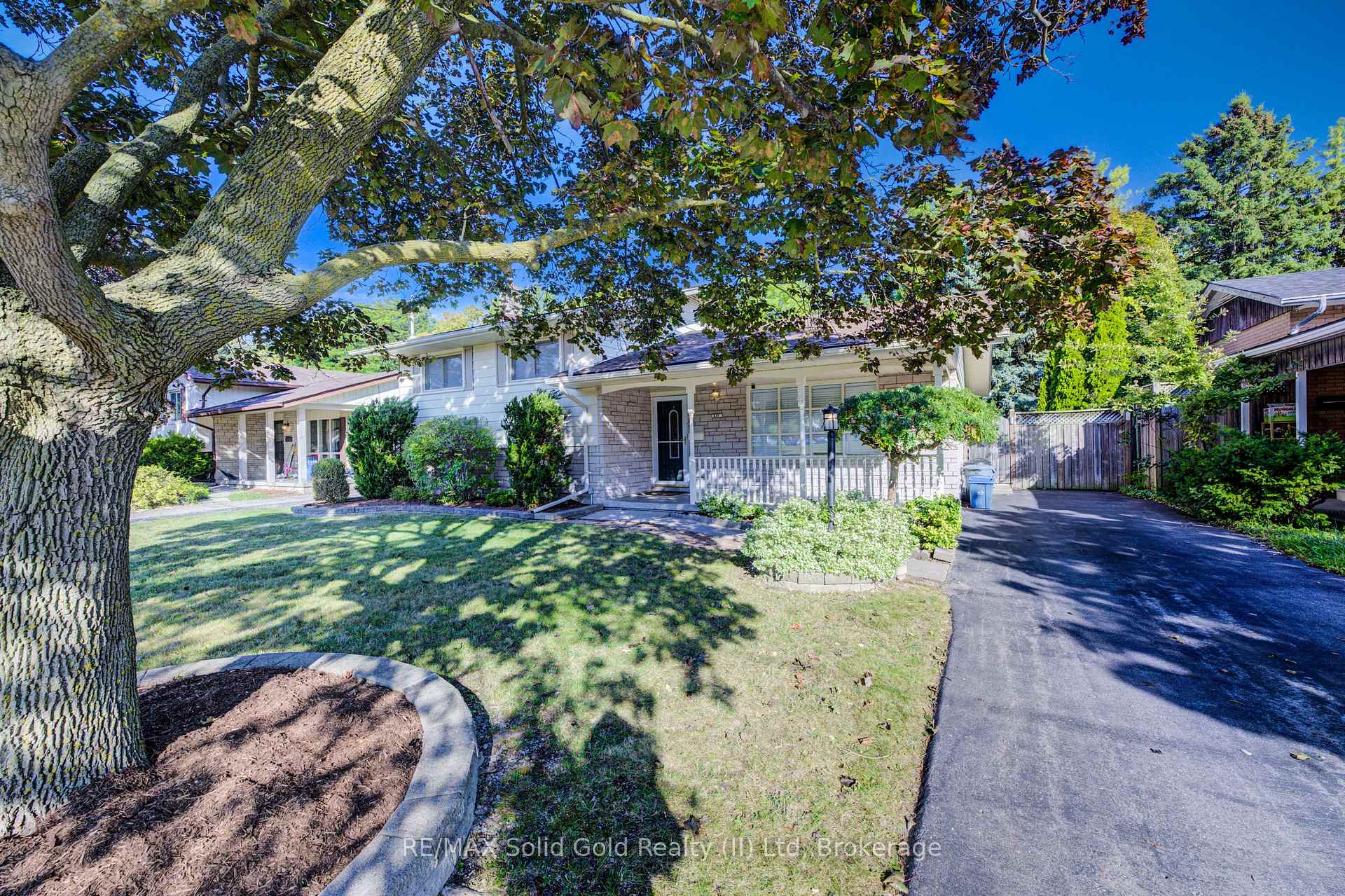 Photo 3 of 211 Village Road, Kitchener — HOMEH