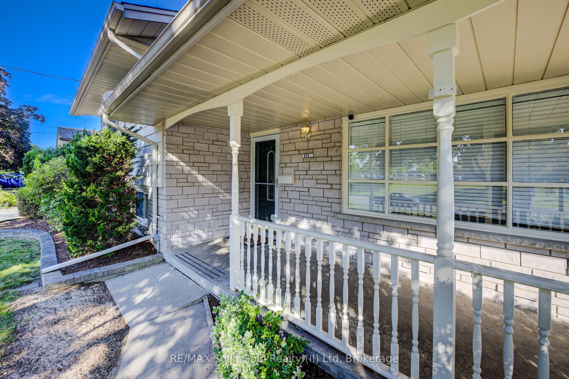 Photo 4 of 211 Village Road, Kitchener — HOMEH