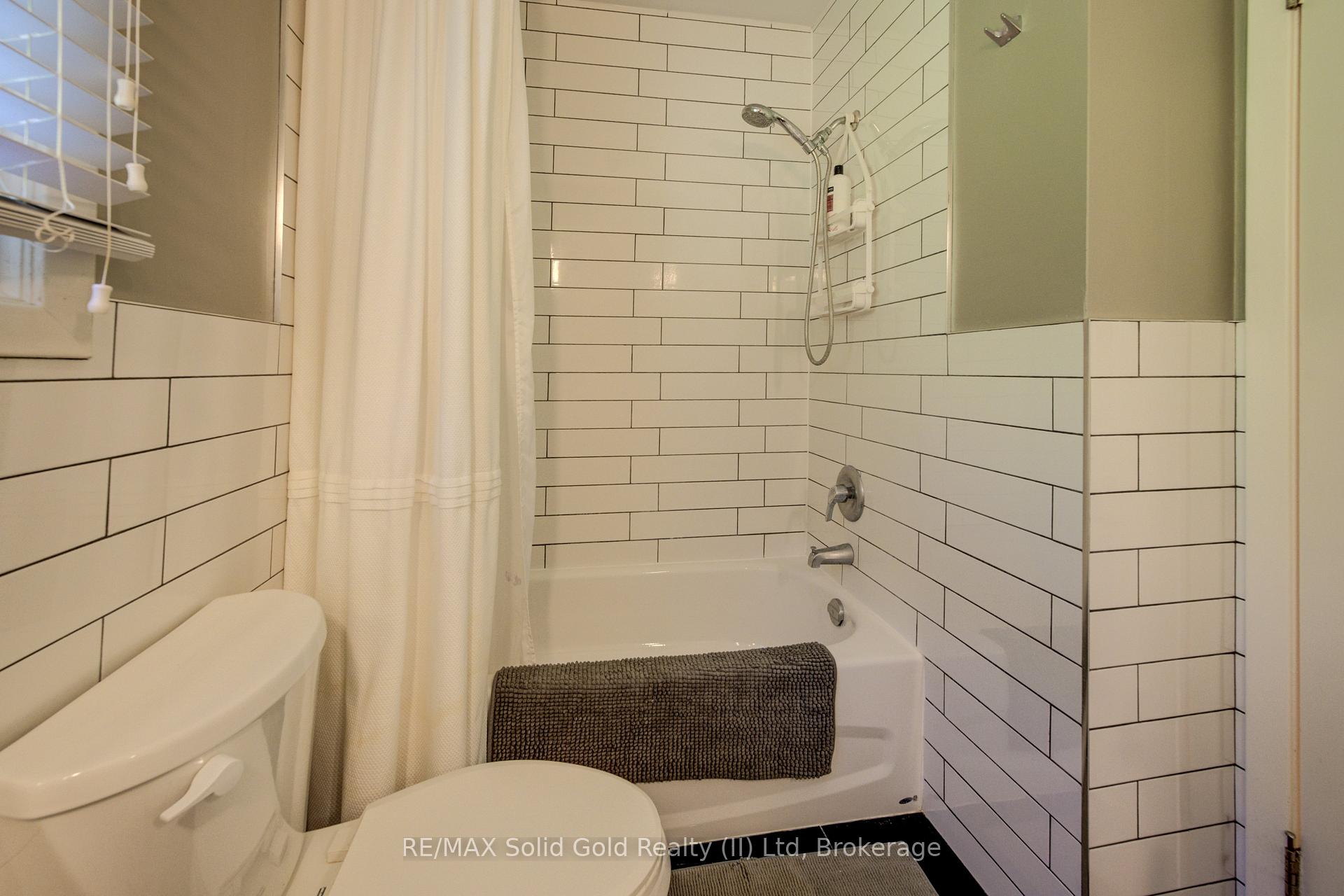 Photo 21 of 211 Village Road, Kitchener — HOMEH