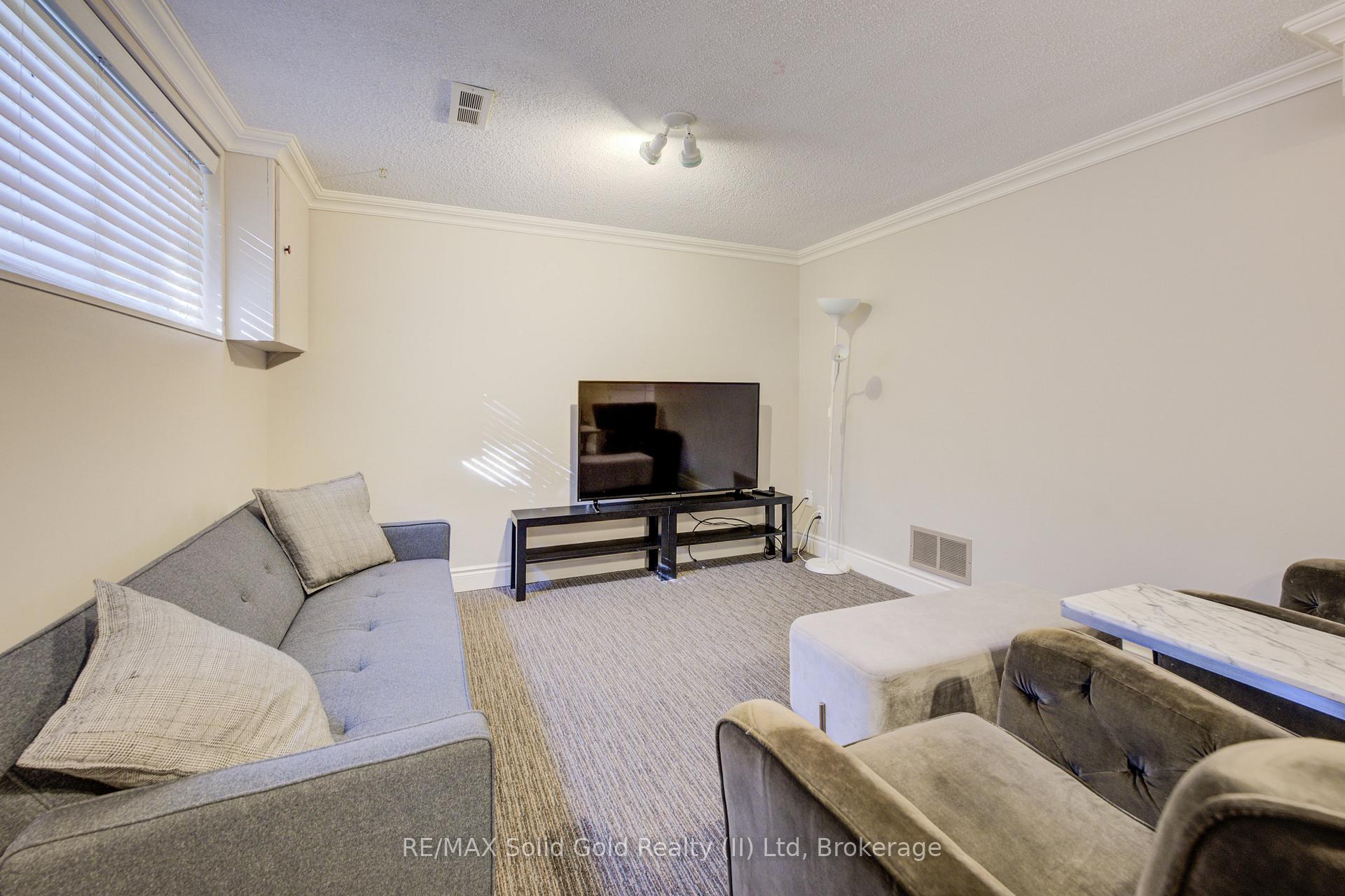 Photo 24 of 211 Village Road, Kitchener — HOMEH