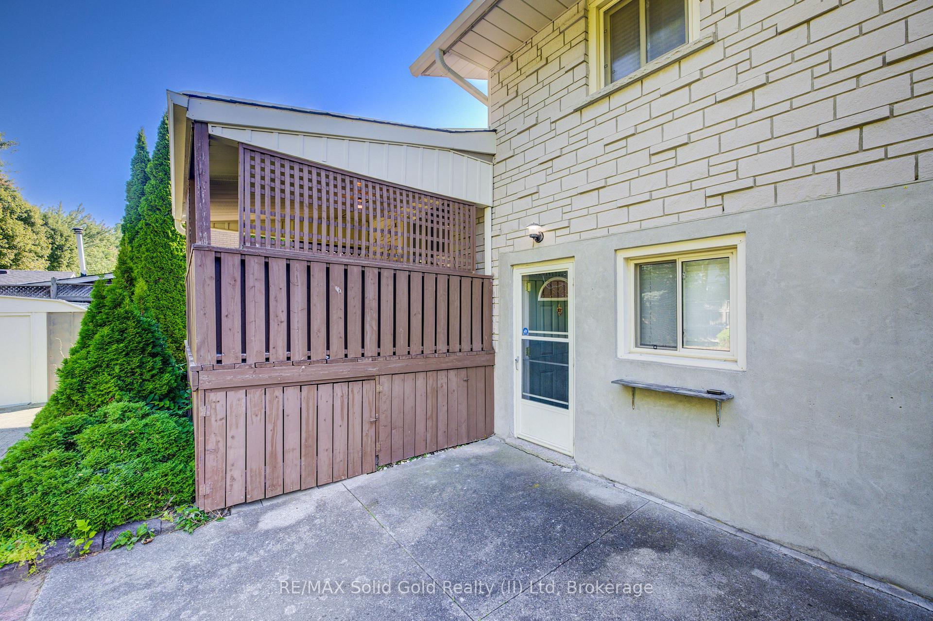 Photo 32 of 211 Village Road, Kitchener — HOMEH