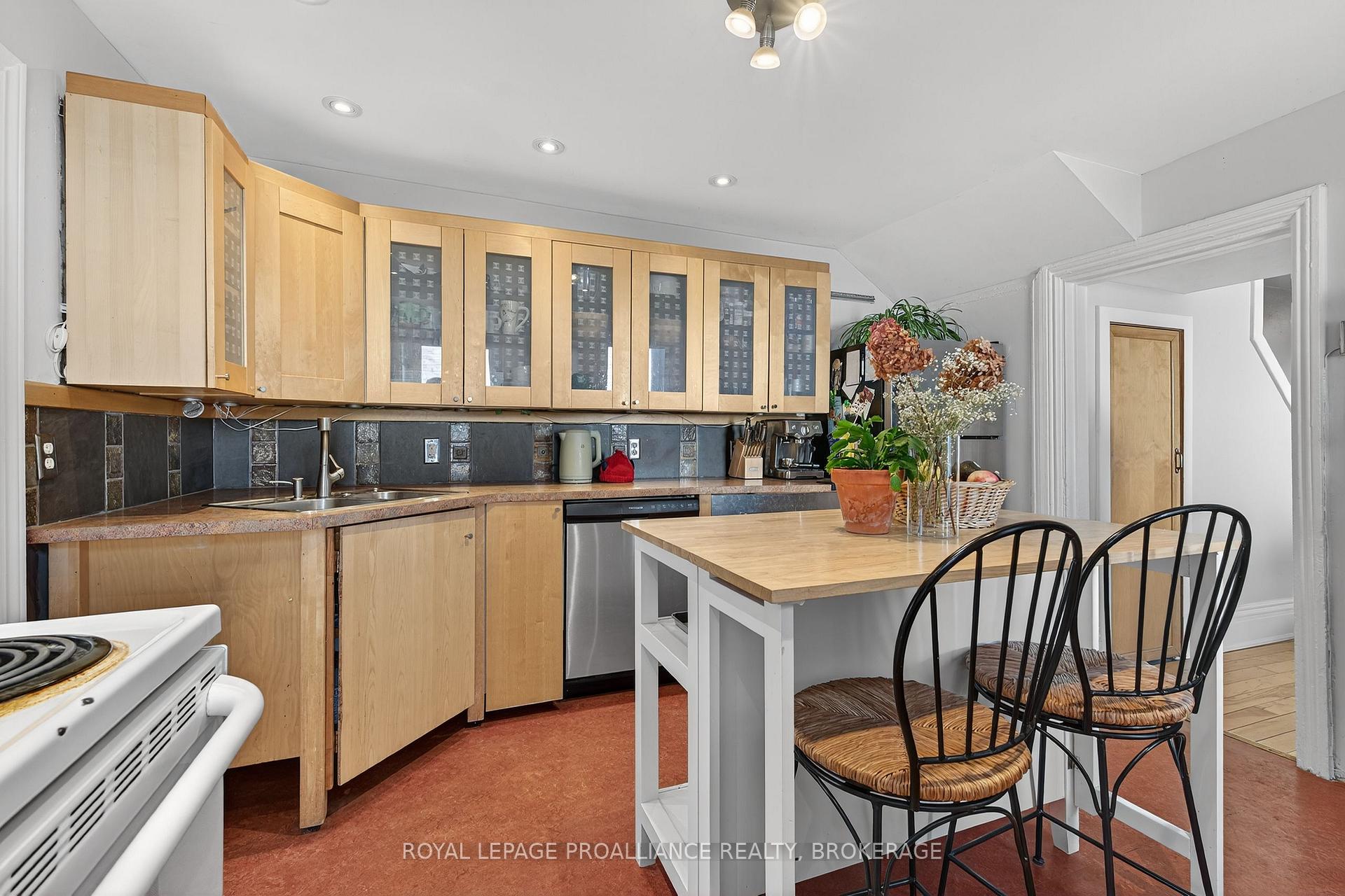 Photo 13 of 16 Pine Street, Kingston, East of Sir John A. Blvd — HOMEH