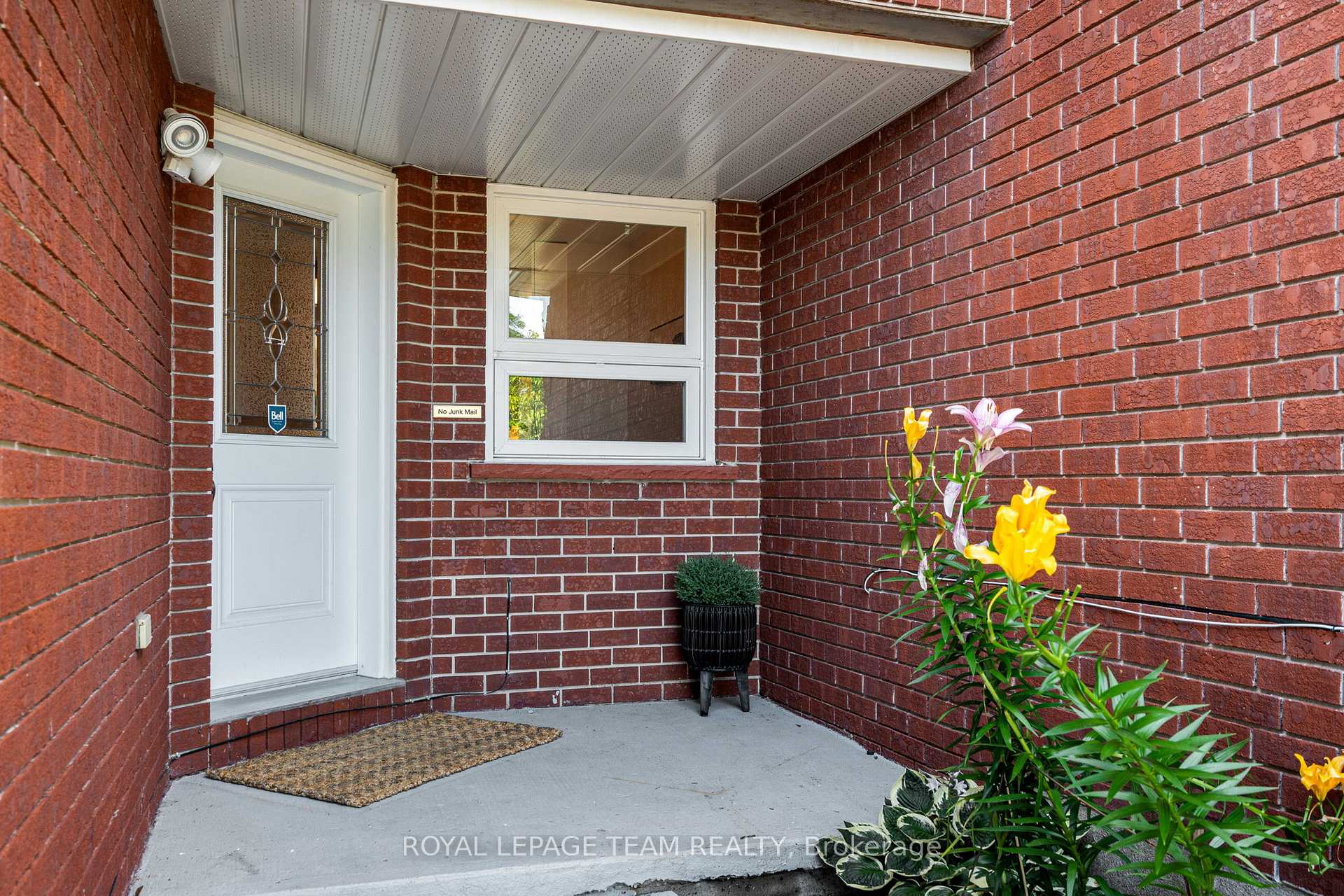 Photo 3 of 41 Peterson Place, Ottawa, Kanata - Katimavik — HOMEH
