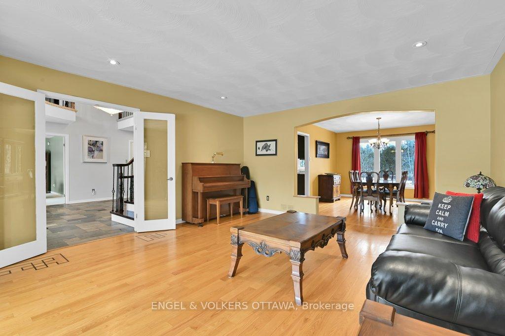 Photo 7 of 1106 Bravar Drive, Ottawa, Manotick Long Island & Nicholls Island — HOMEH