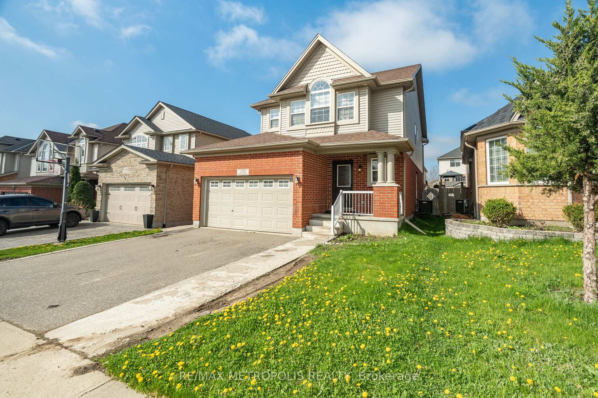 Photo 3 of 324 Colton Circle, Kitchener — HOMEH