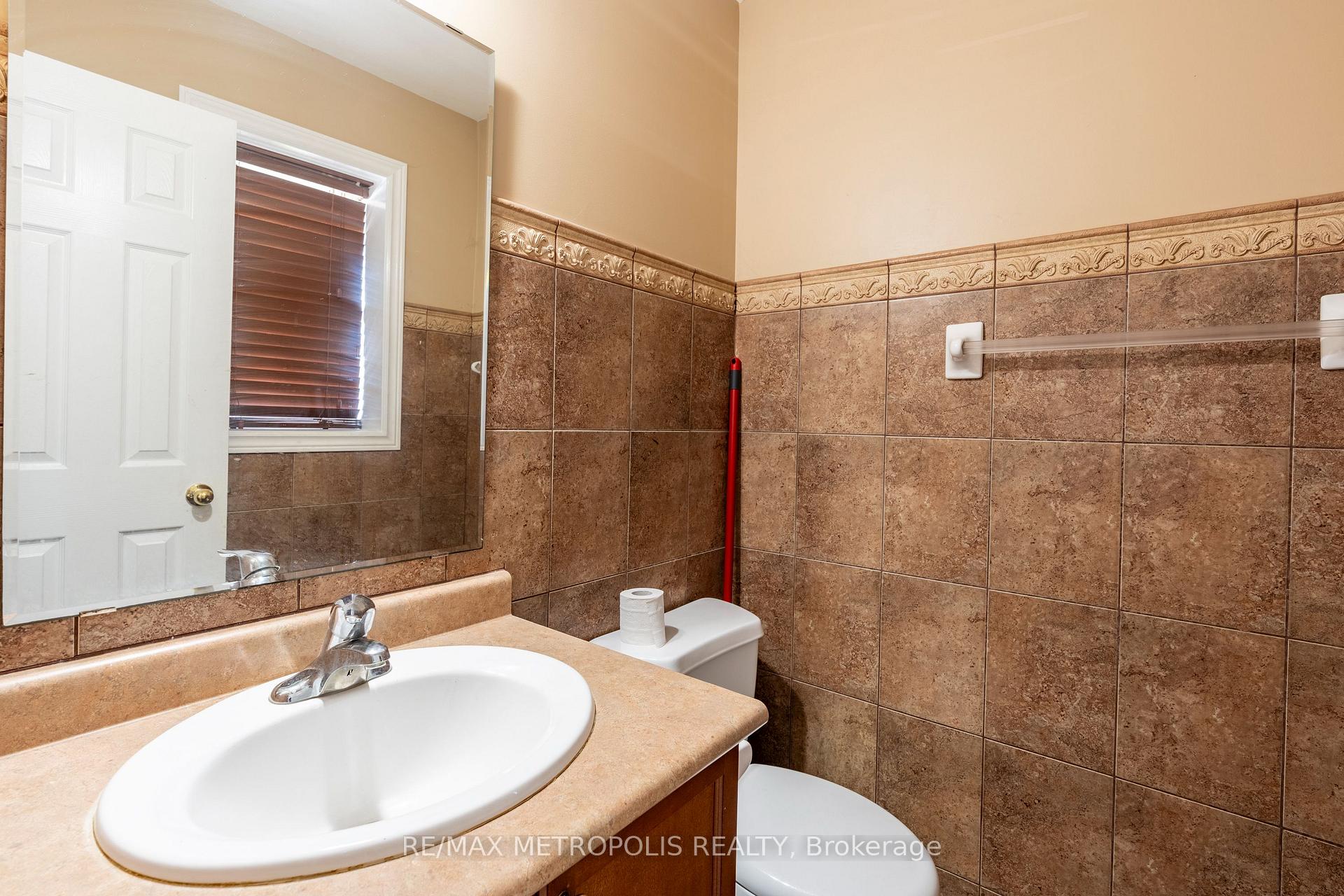 Photo 6 of 324 Colton Circle, Kitchener — HOMEH