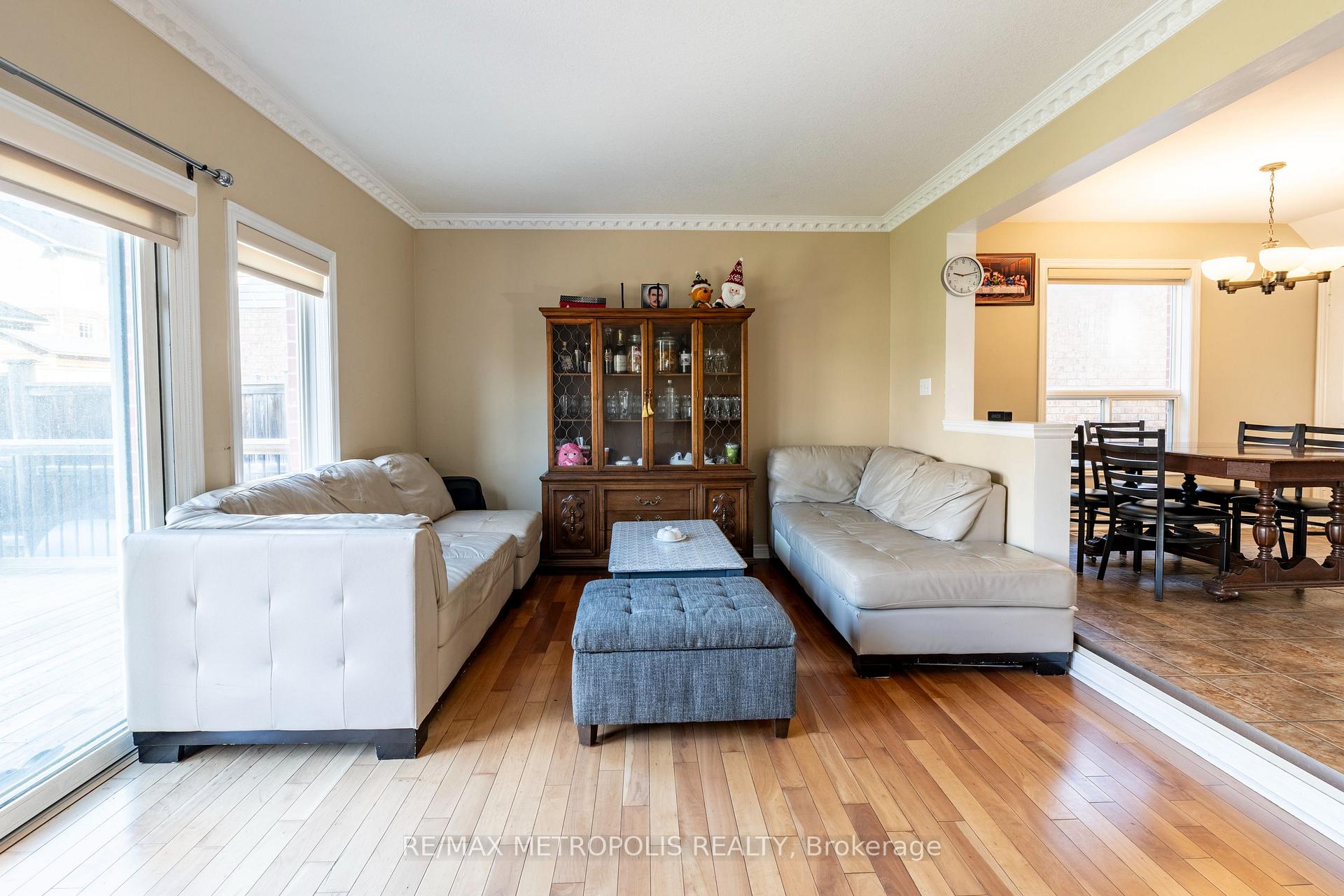 Photo 12 of 324 Colton Circle, Kitchener — HOMEH