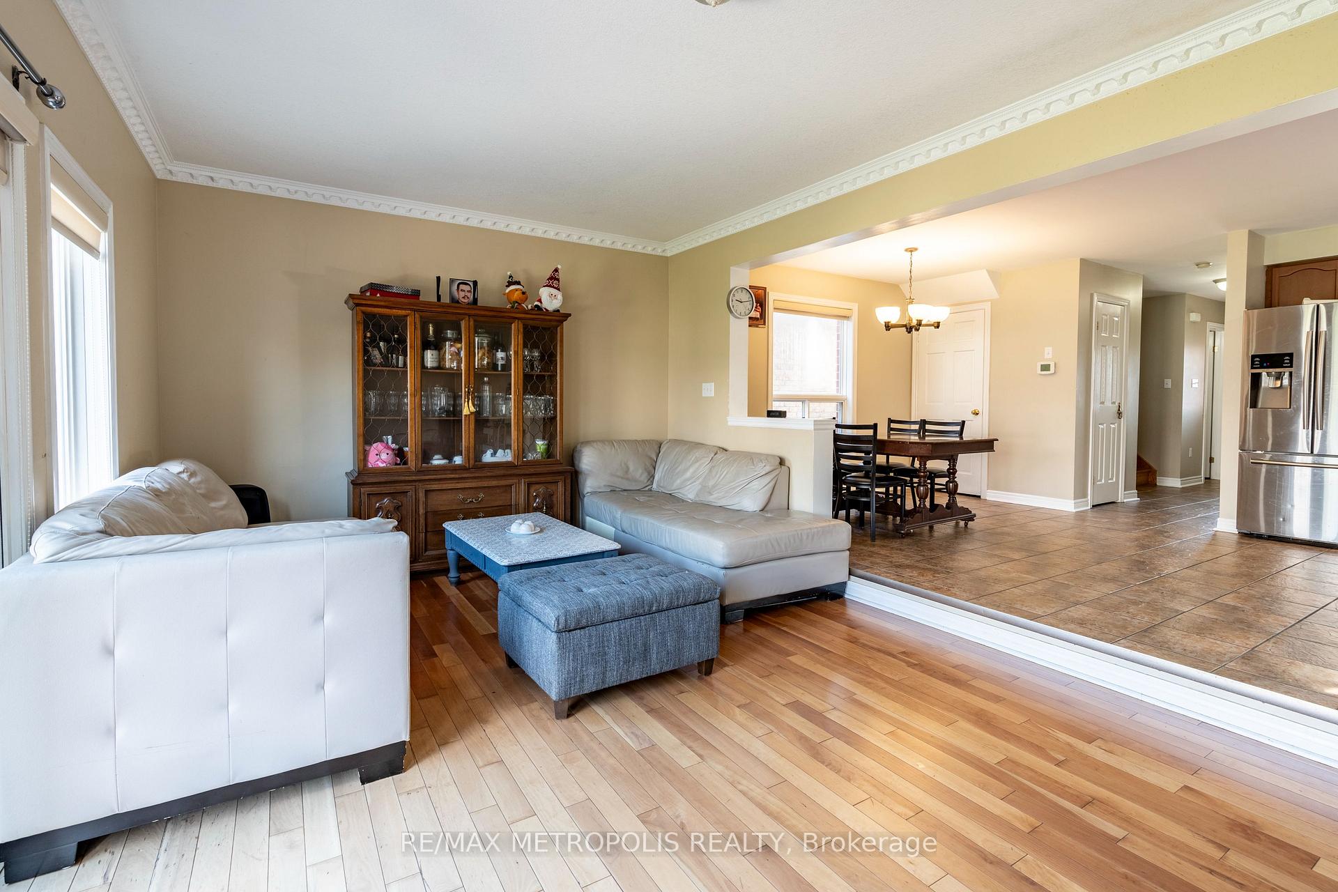 Photo 13 of 324 Colton Circle, Kitchener — HOMEH