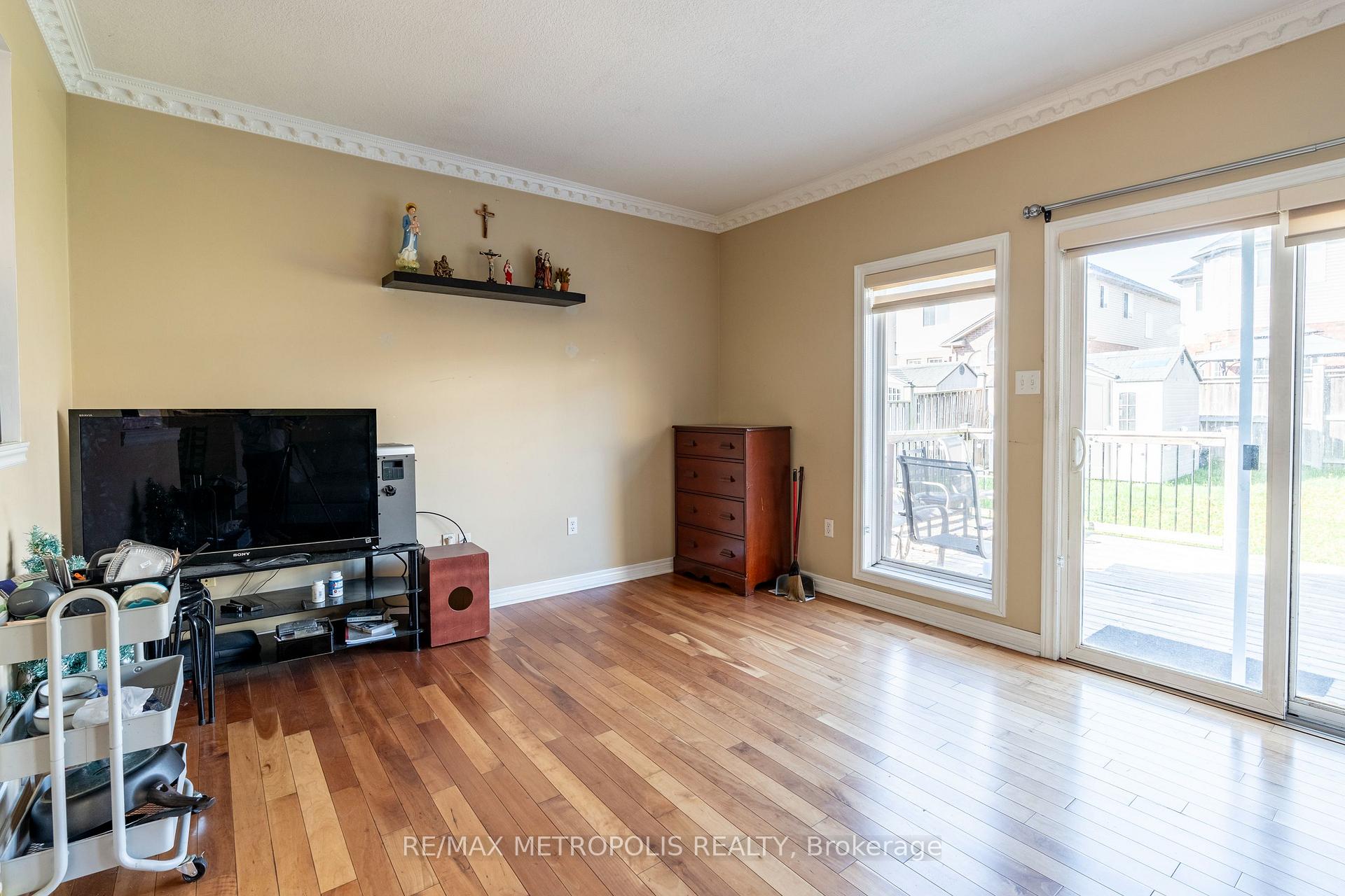 Photo 15 of 324 Colton Circle, Kitchener — HOMEH